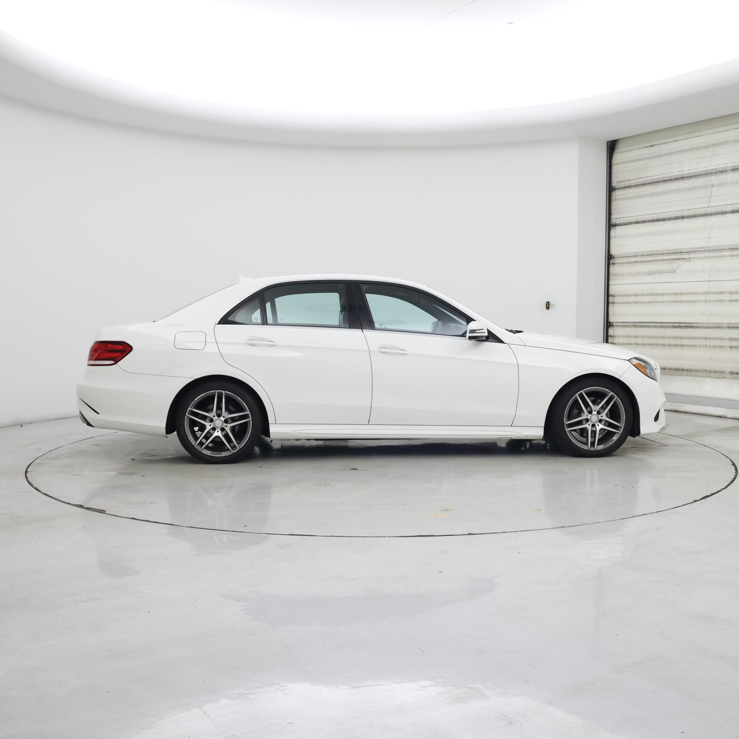 Thumbnail: 2016 Mercedes-Benz E-Class - 7