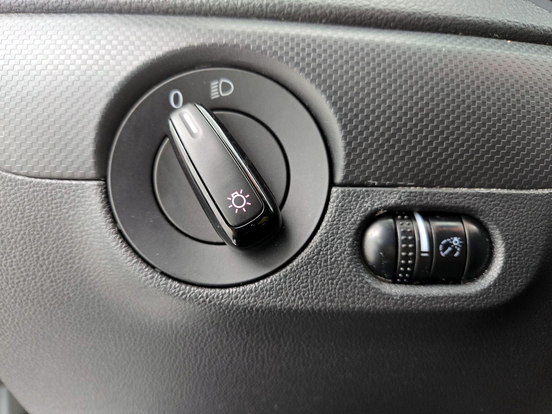 Thumbnail: 2015 Volkswagen Jetta - 11