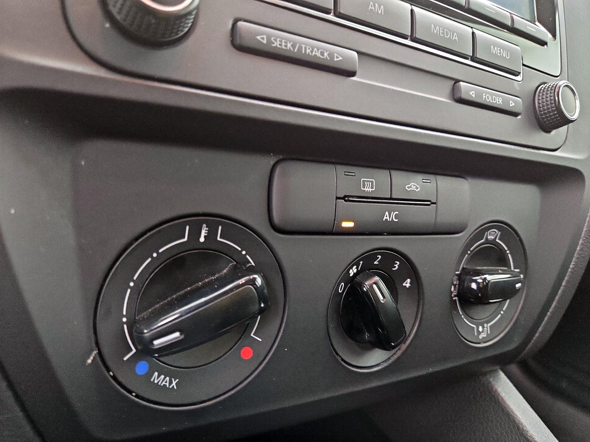 Thumbnail: 2015 Volkswagen Jetta - 13