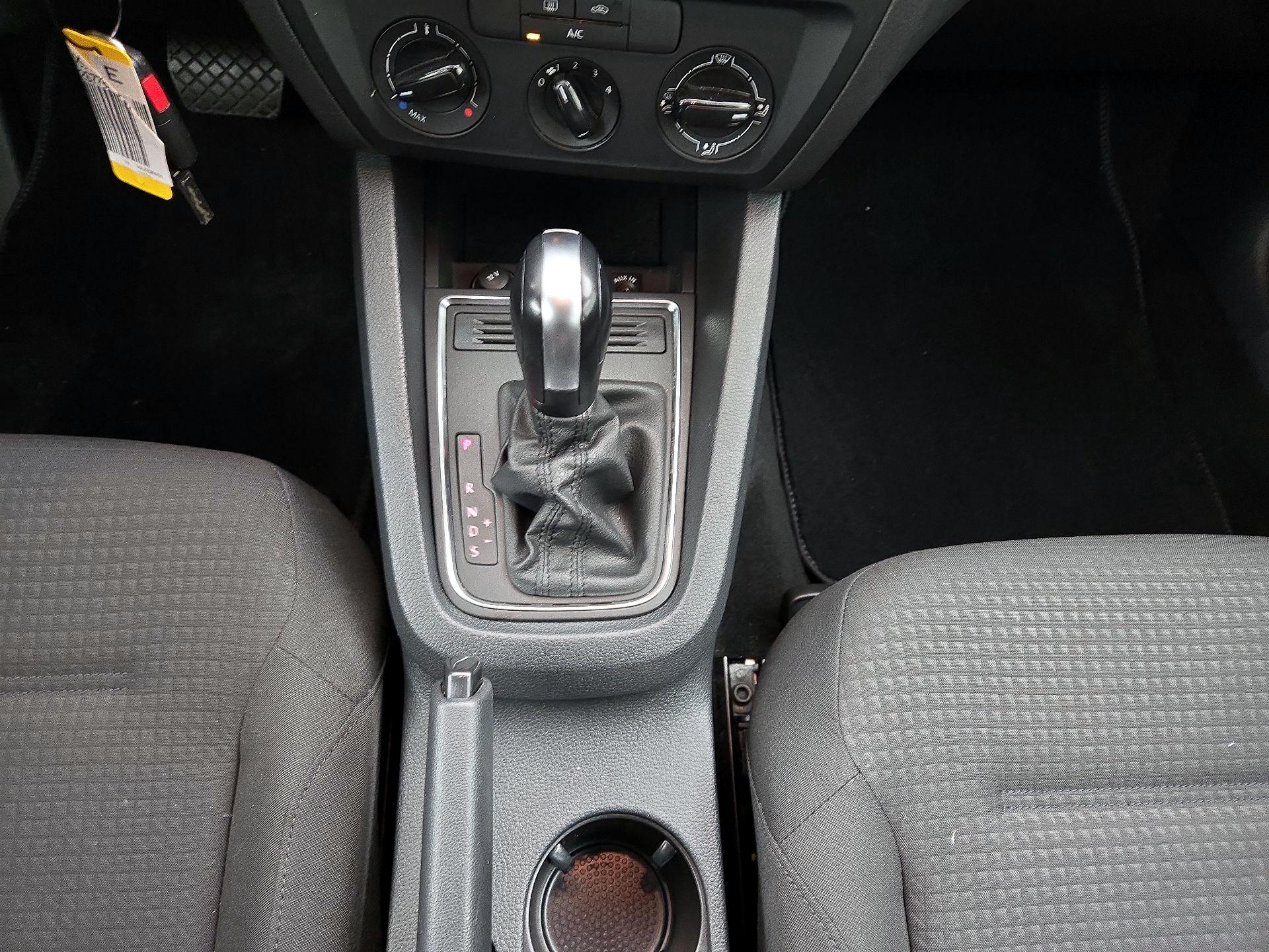 Thumbnail: 2015 Volkswagen Jetta - 14