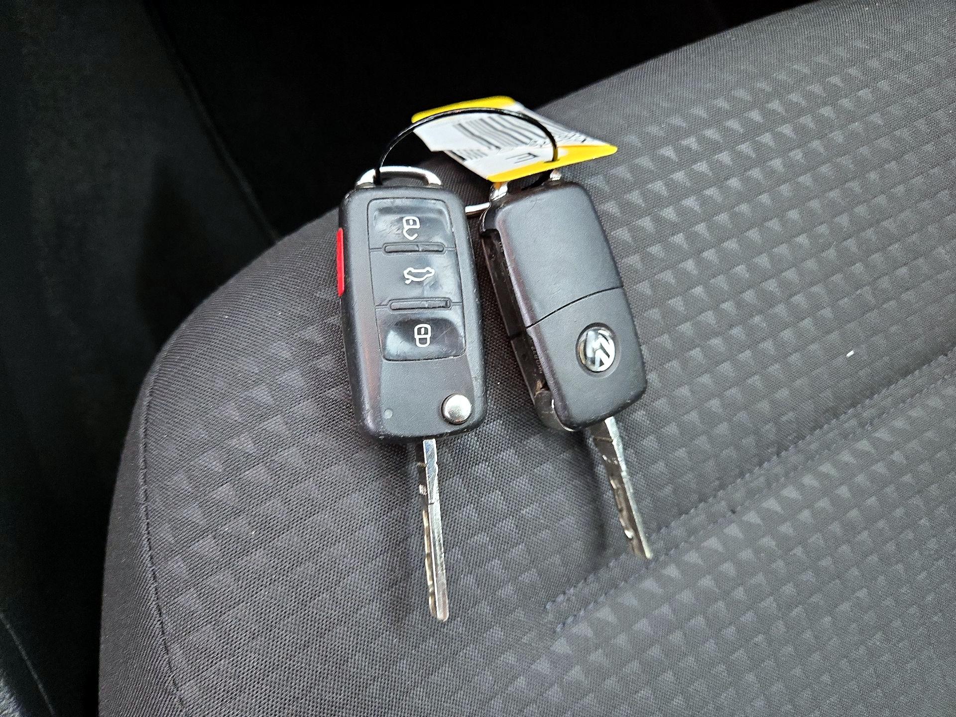 Thumbnail: 2015 Volkswagen Jetta - 18