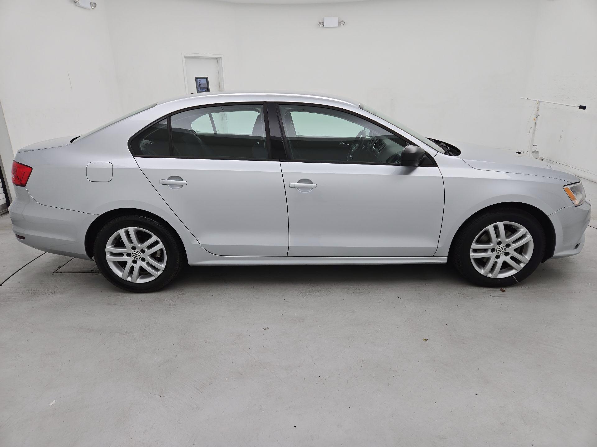 Thumbnail: 2015 Volkswagen Jetta - 4
