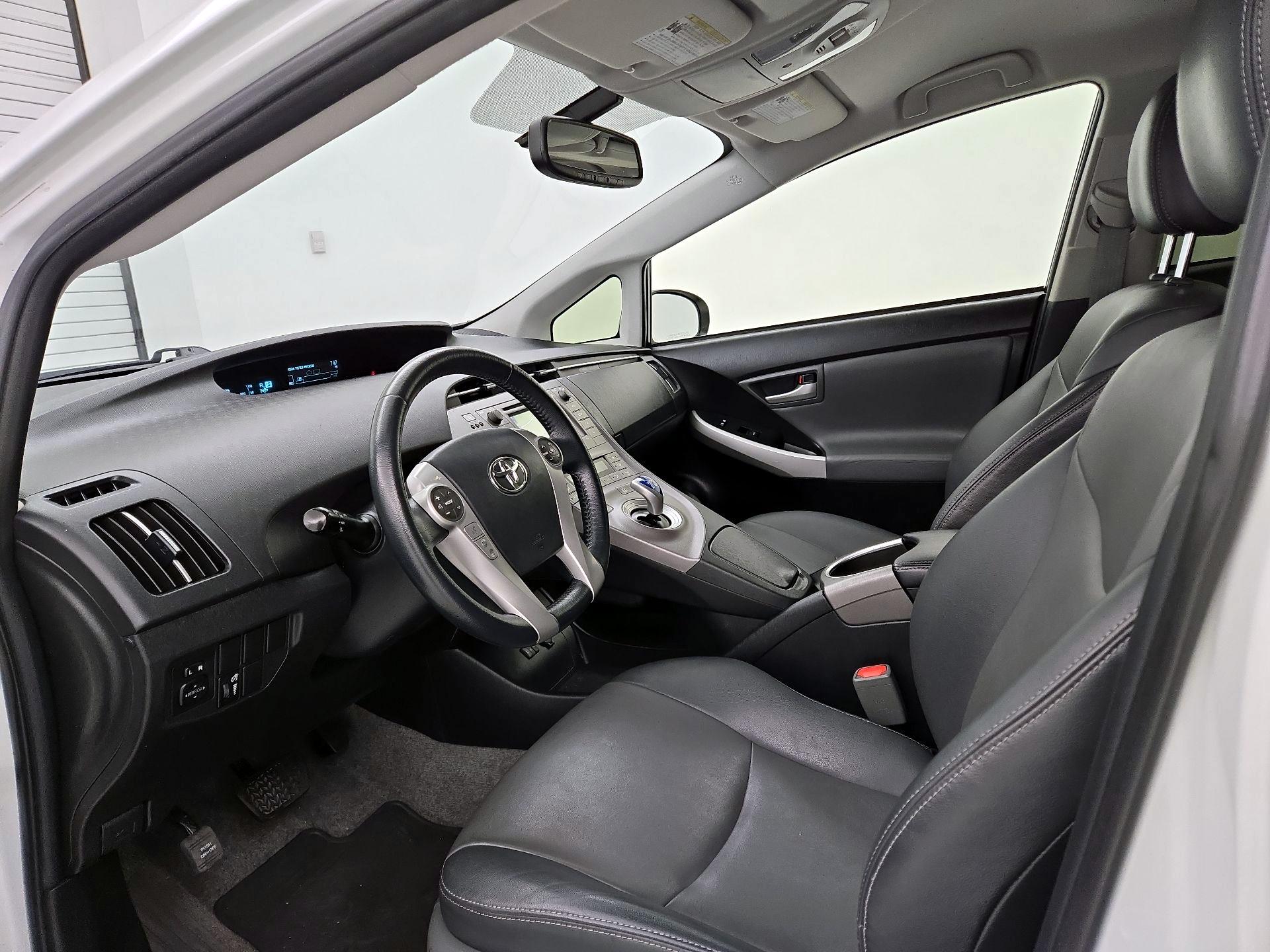 Thumbnail: 2014 Toyota Prius - 9