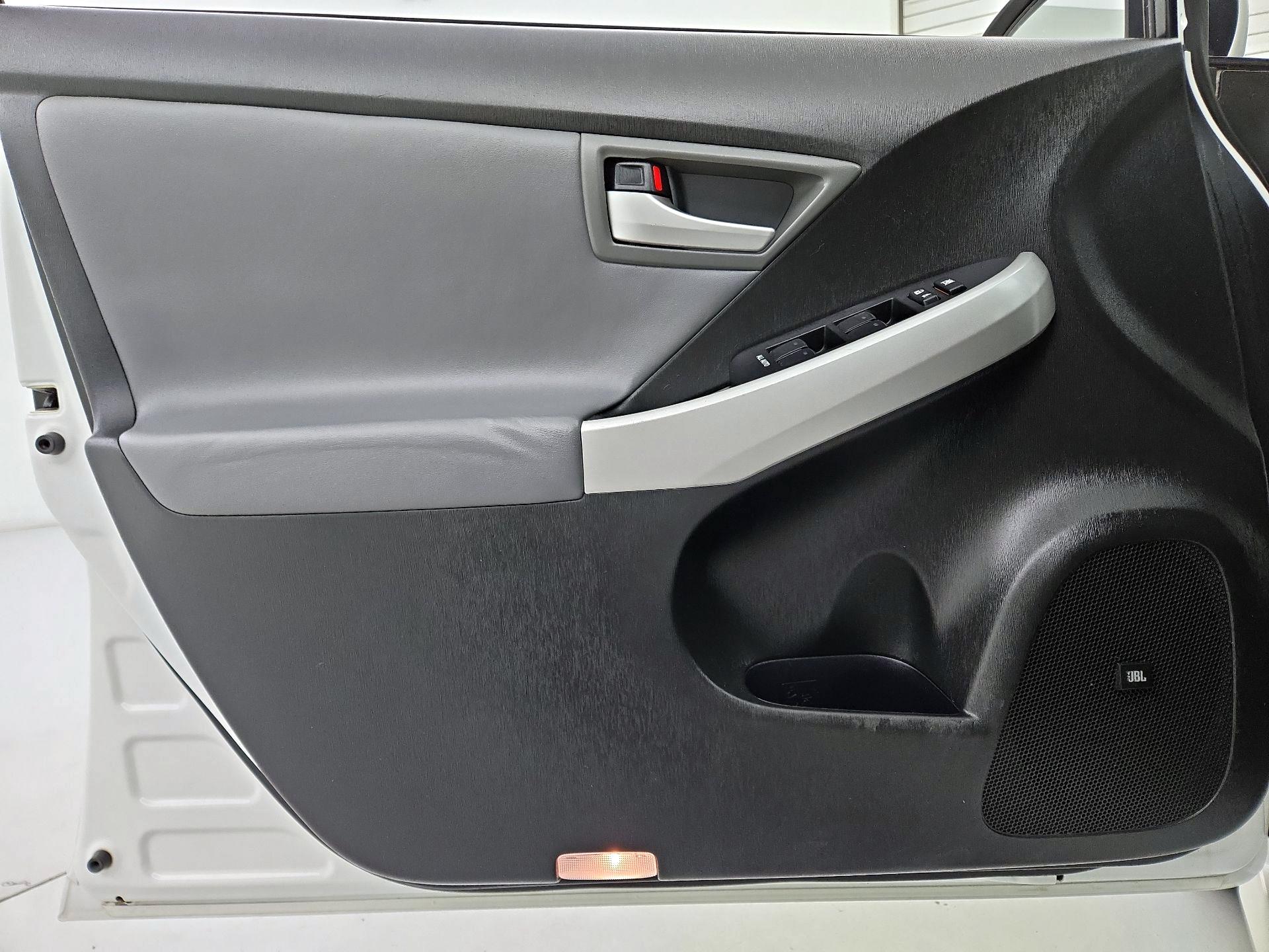 Thumbnail: 2014 Toyota Prius - 10