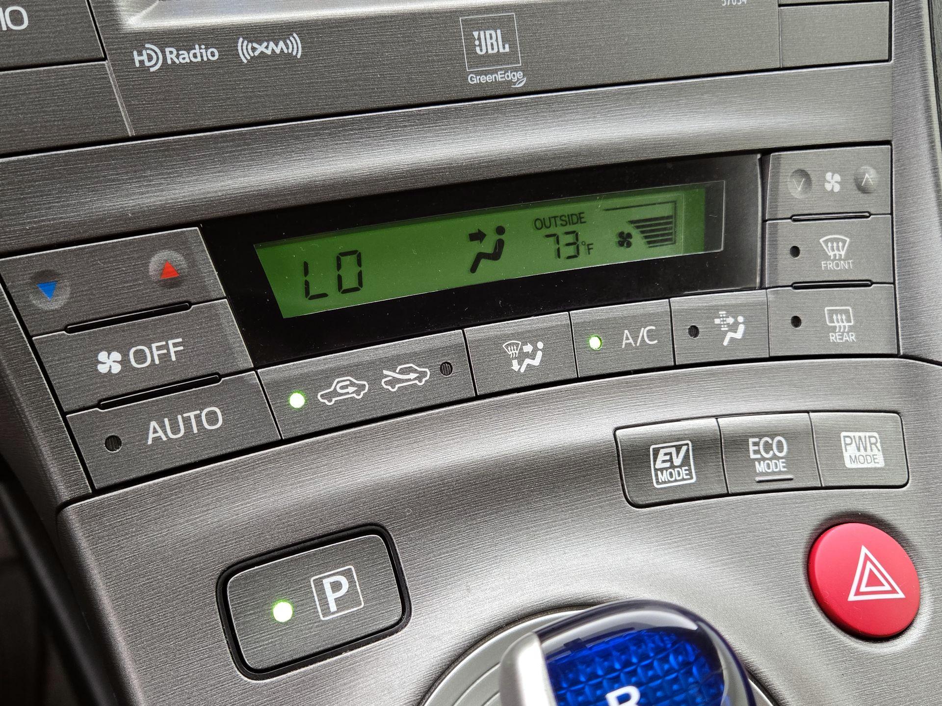 Thumbnail: 2014 Toyota Prius - 15