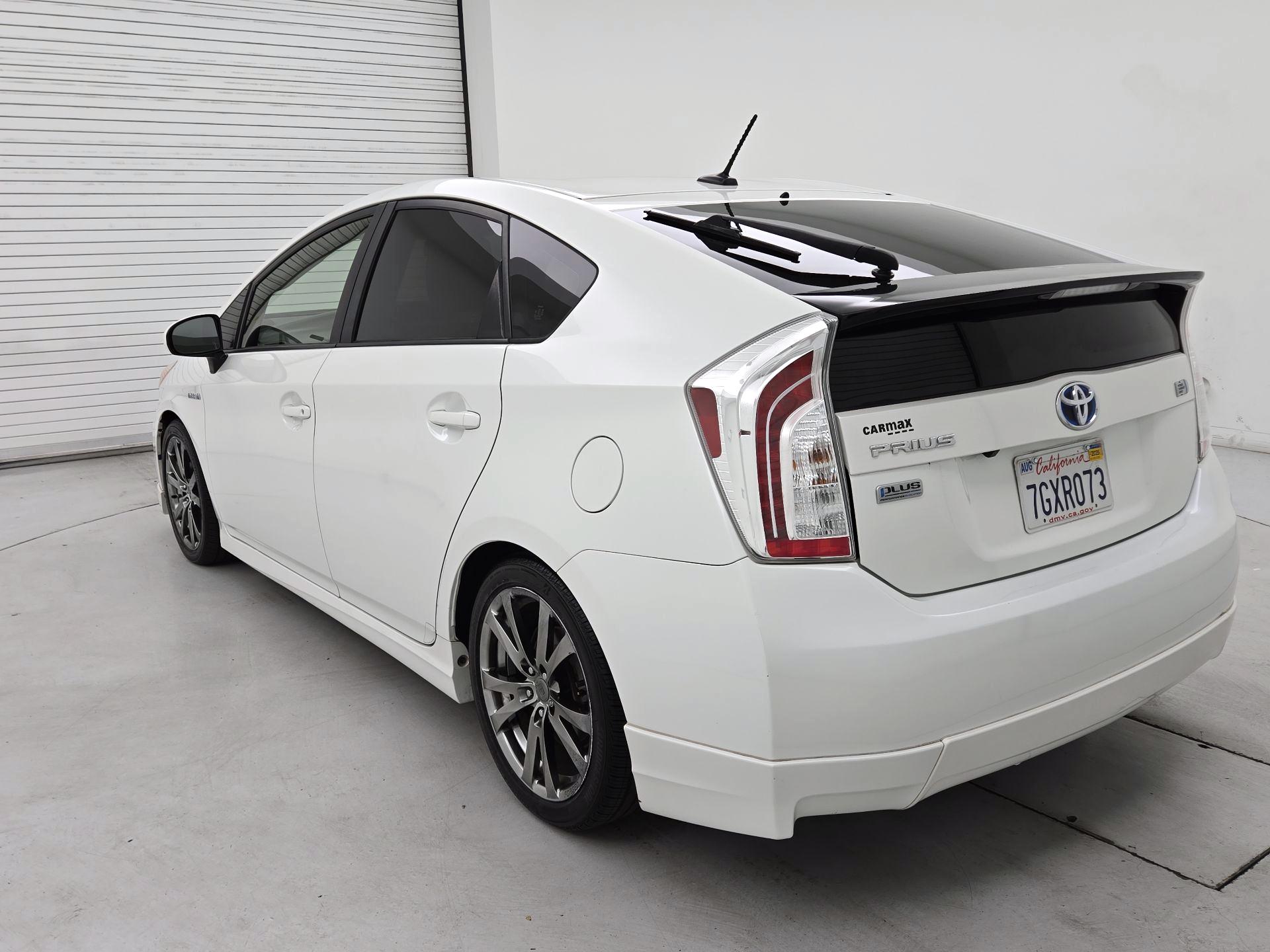 Thumbnail: 2014 Toyota Prius - 7