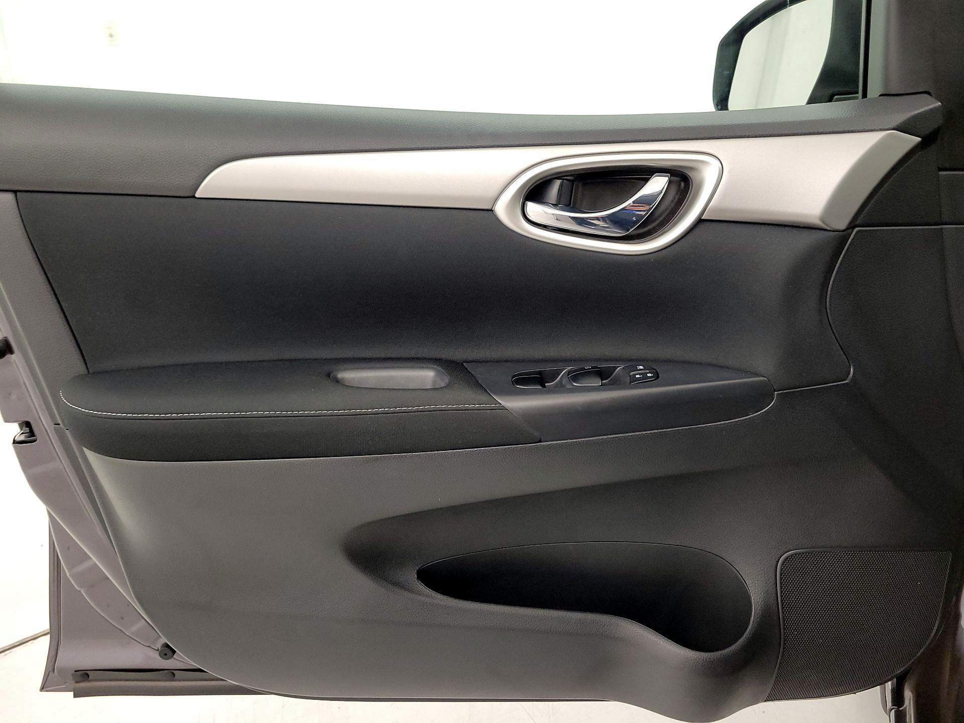 Thumbnail: 2015 Nissan Sentra - 12