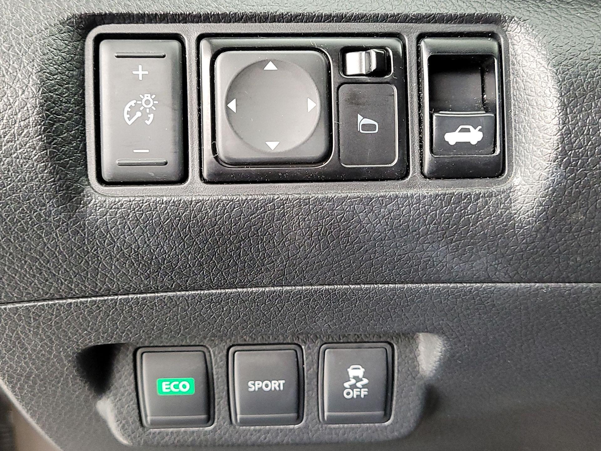 Thumbnail: 2015 Nissan Sentra - 13