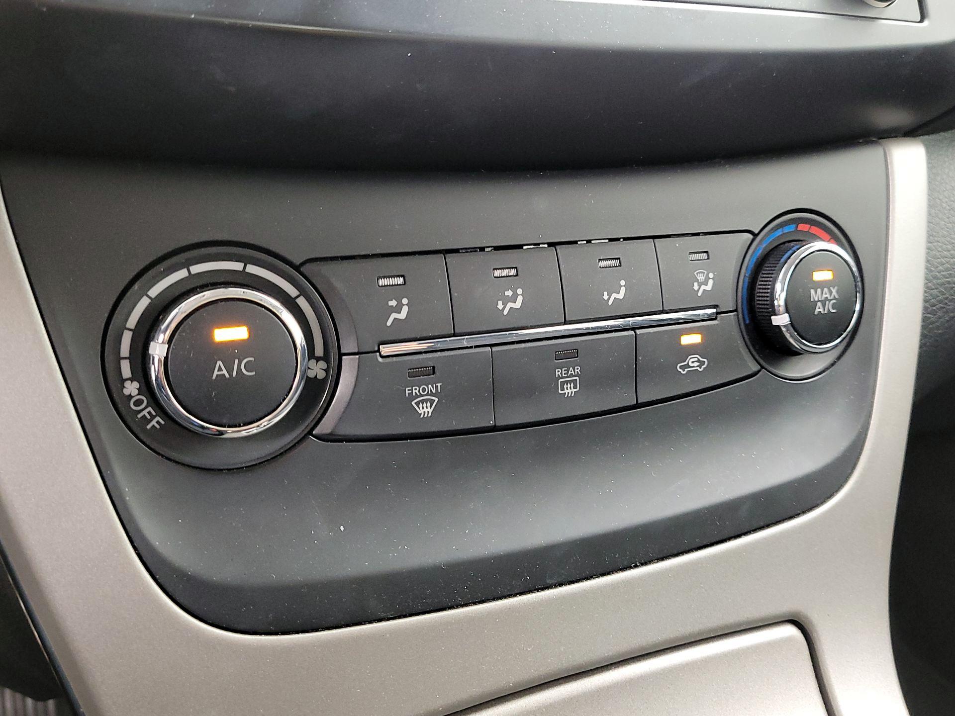 Thumbnail: 2015 Nissan Sentra - 17