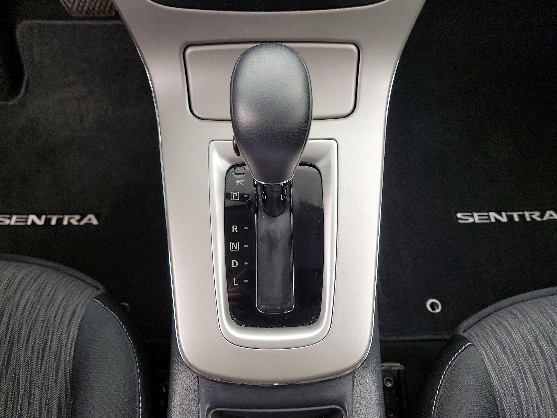 Thumbnail: 2015 Nissan Sentra - 18