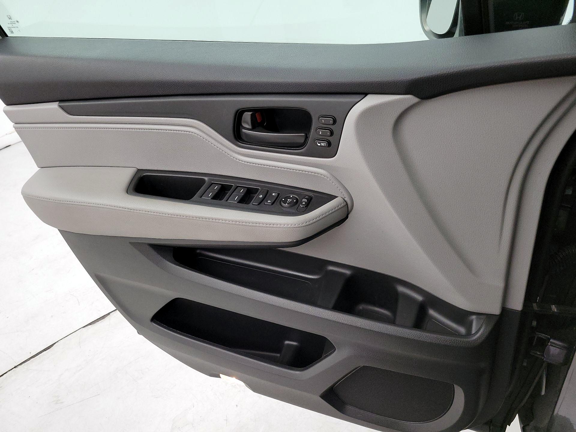 Thumbnail: 2019 Honda Odyssey - 12
