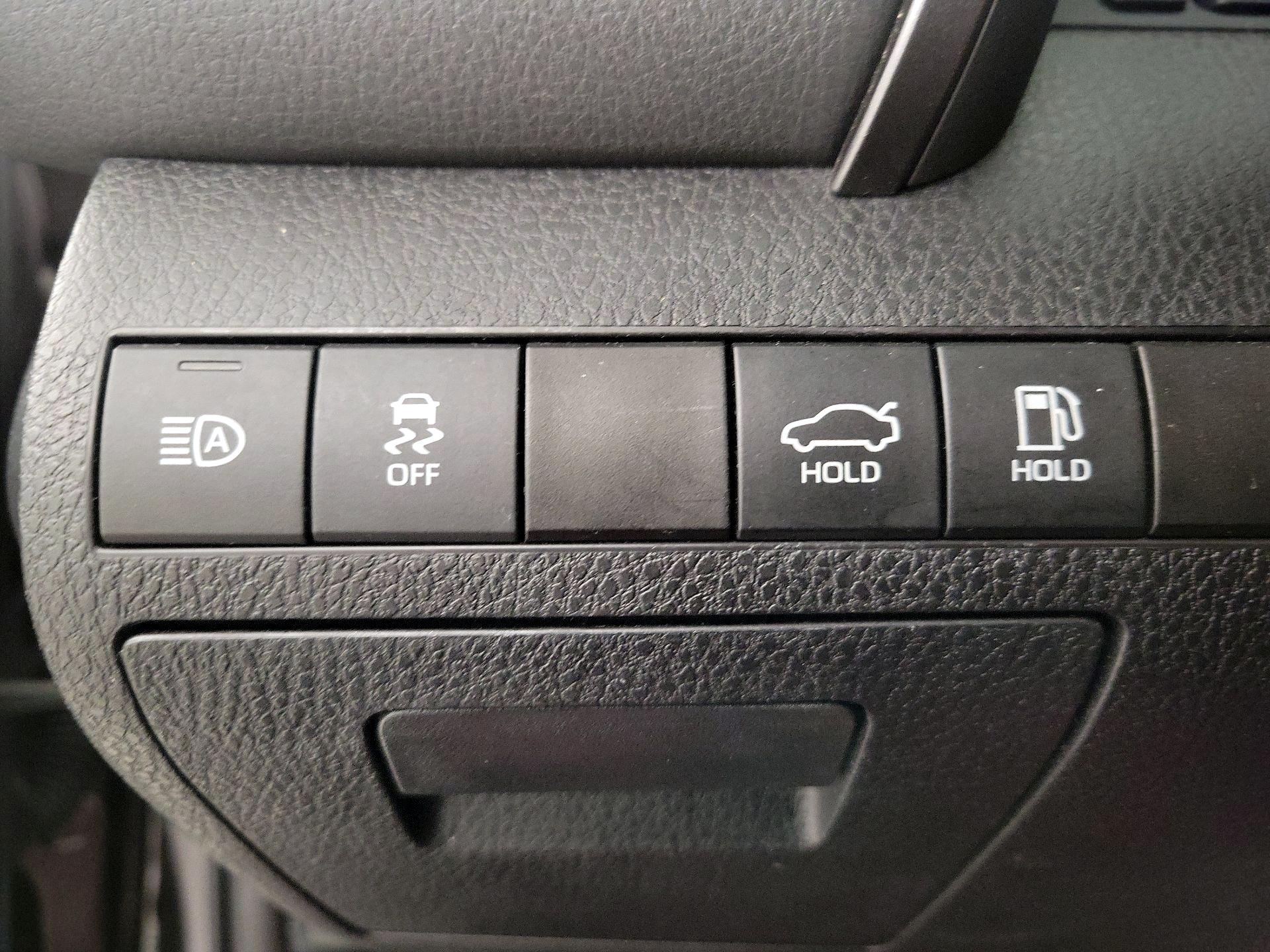 Thumbnail: 2019 Toyota Camry - 13