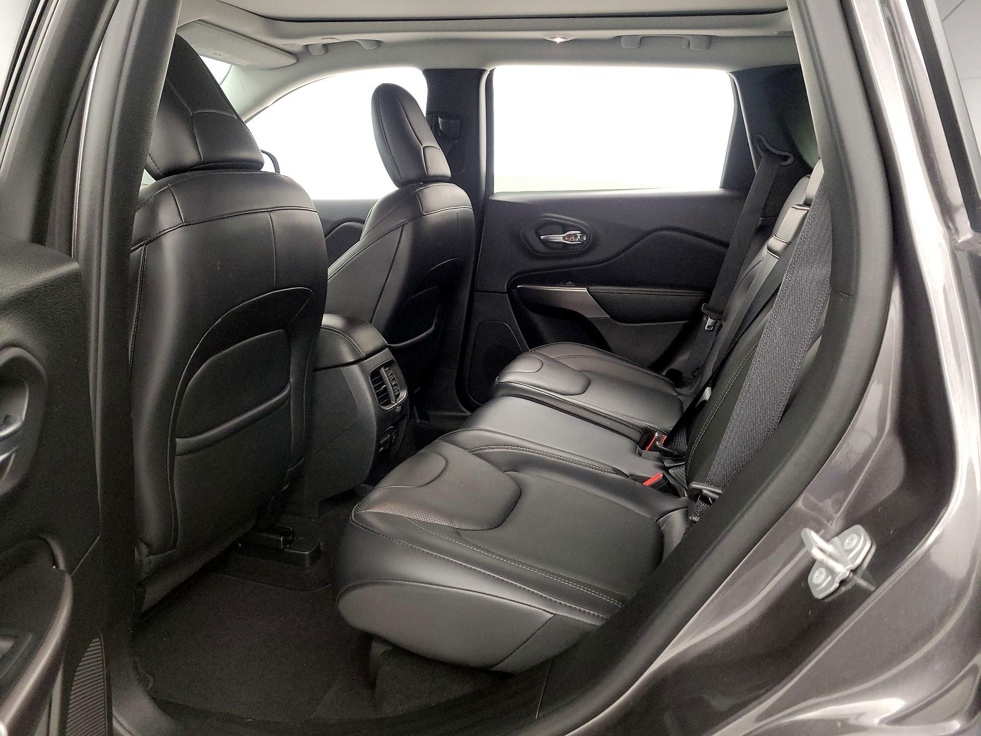 Thumbnail: 2019 Jeep Cherokee - 20