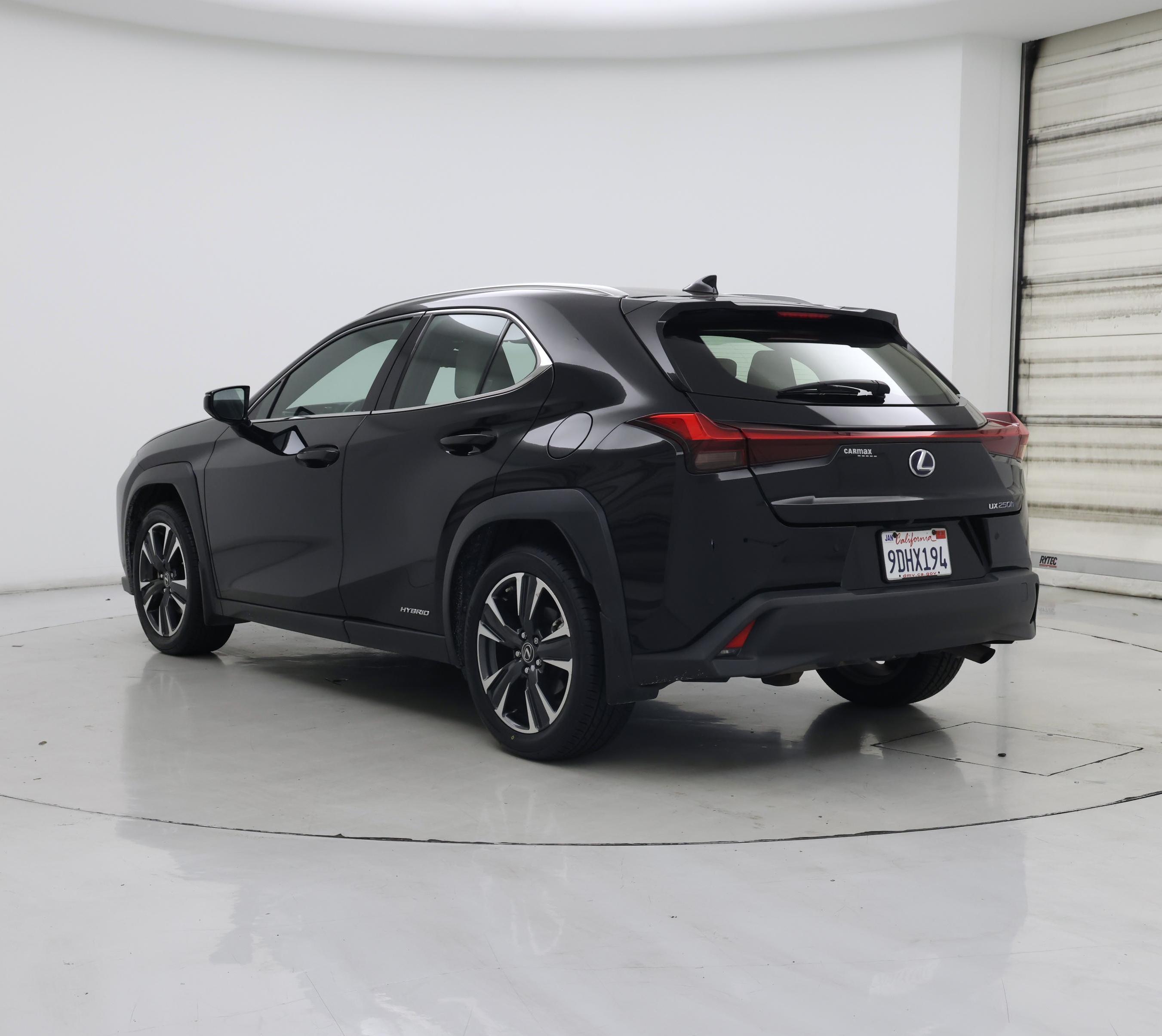 Thumbnail: 2021 Lexus UX - 2