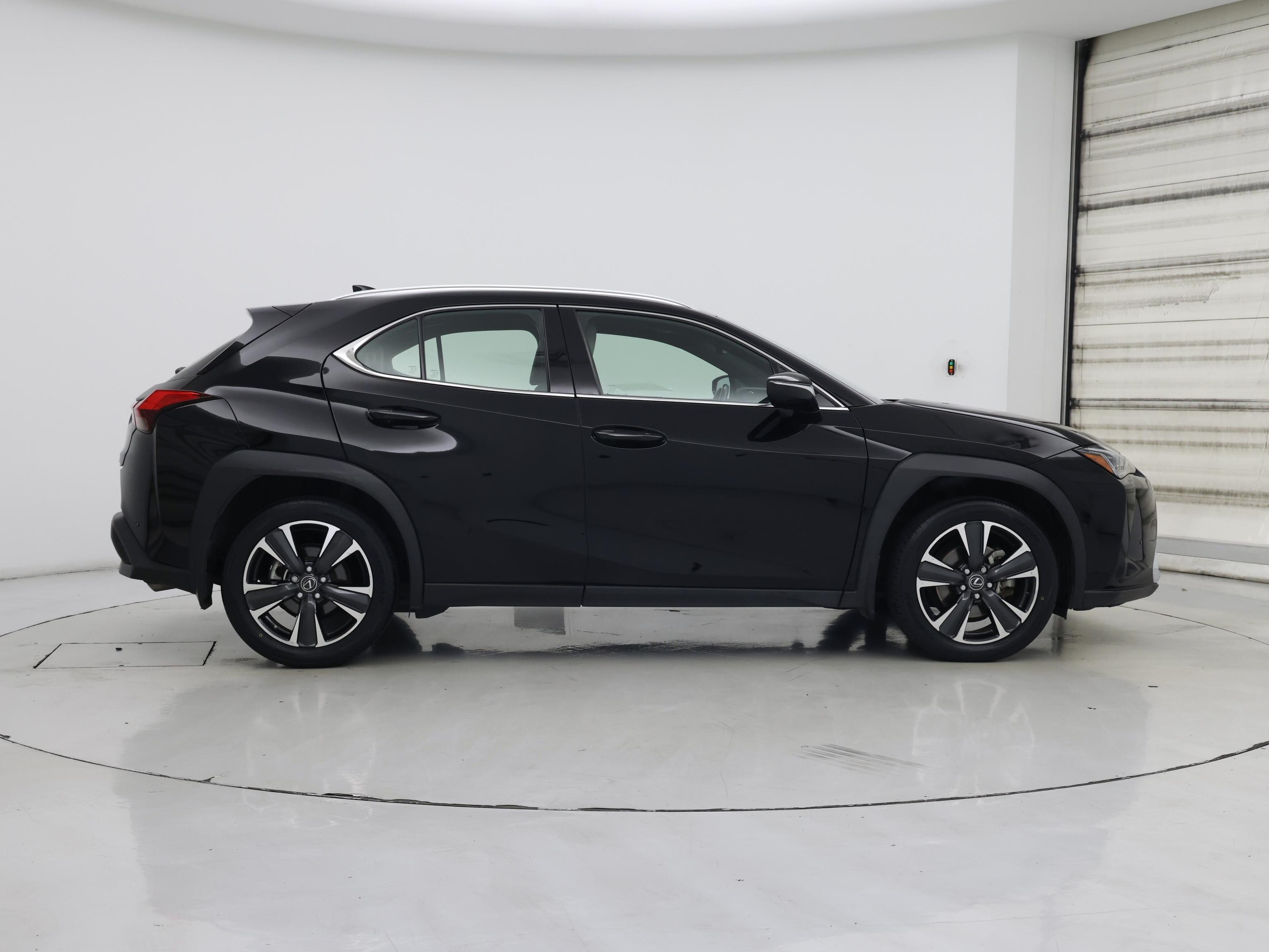 Thumbnail: 2021 Lexus UX - 7