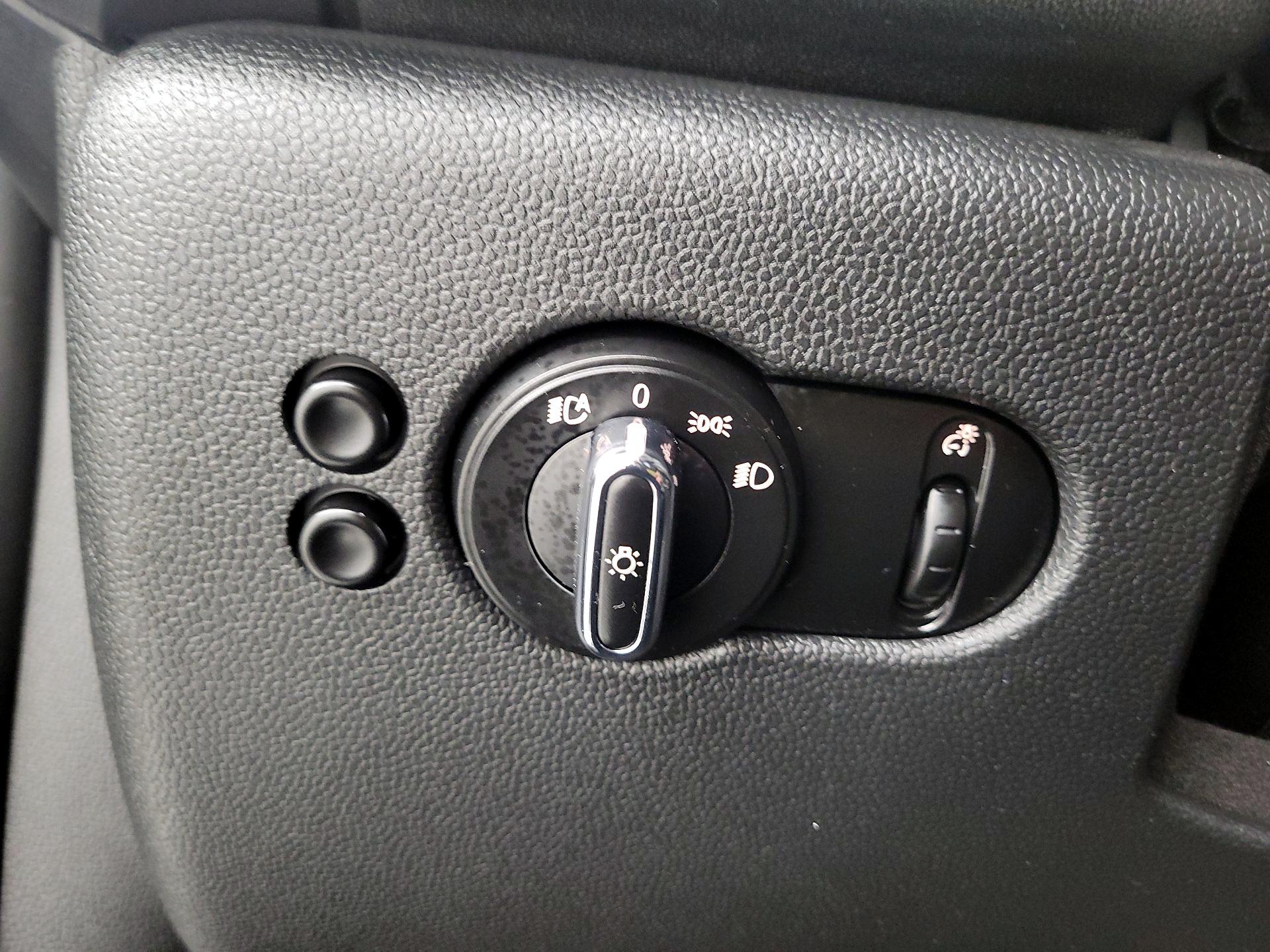 Thumbnail: 2018 MINI Cooper Hardtop - 13