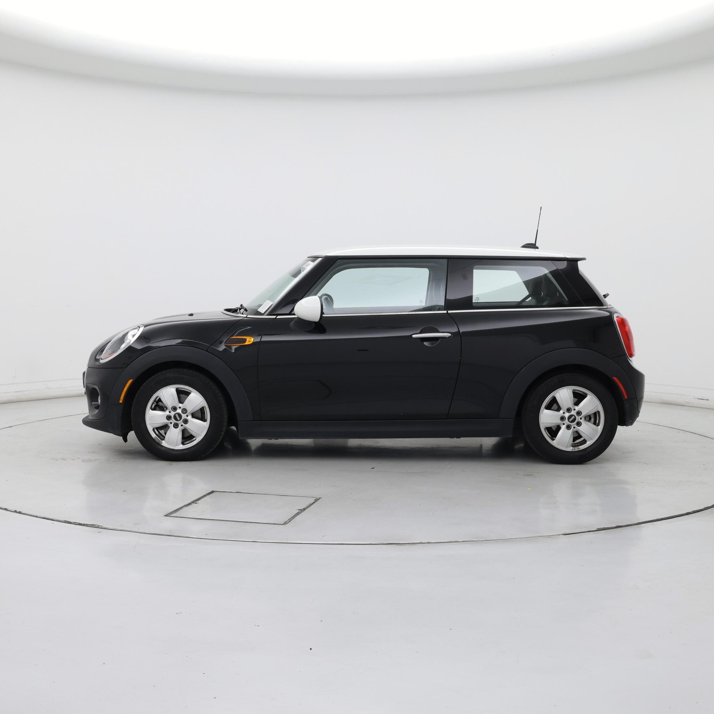 Thumbnail: 2018 MINI Cooper Hardtop - 3