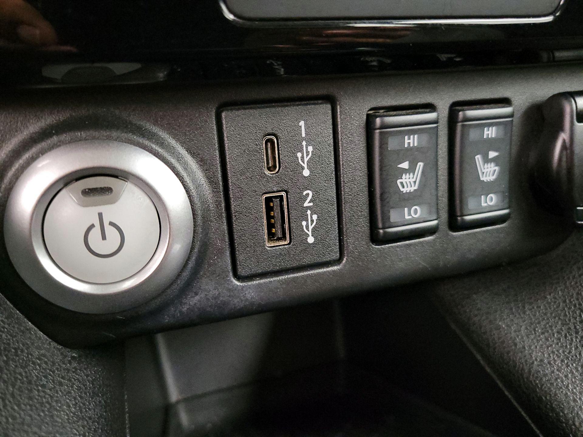 Thumbnail: 2021 Nissan Leaf - 17