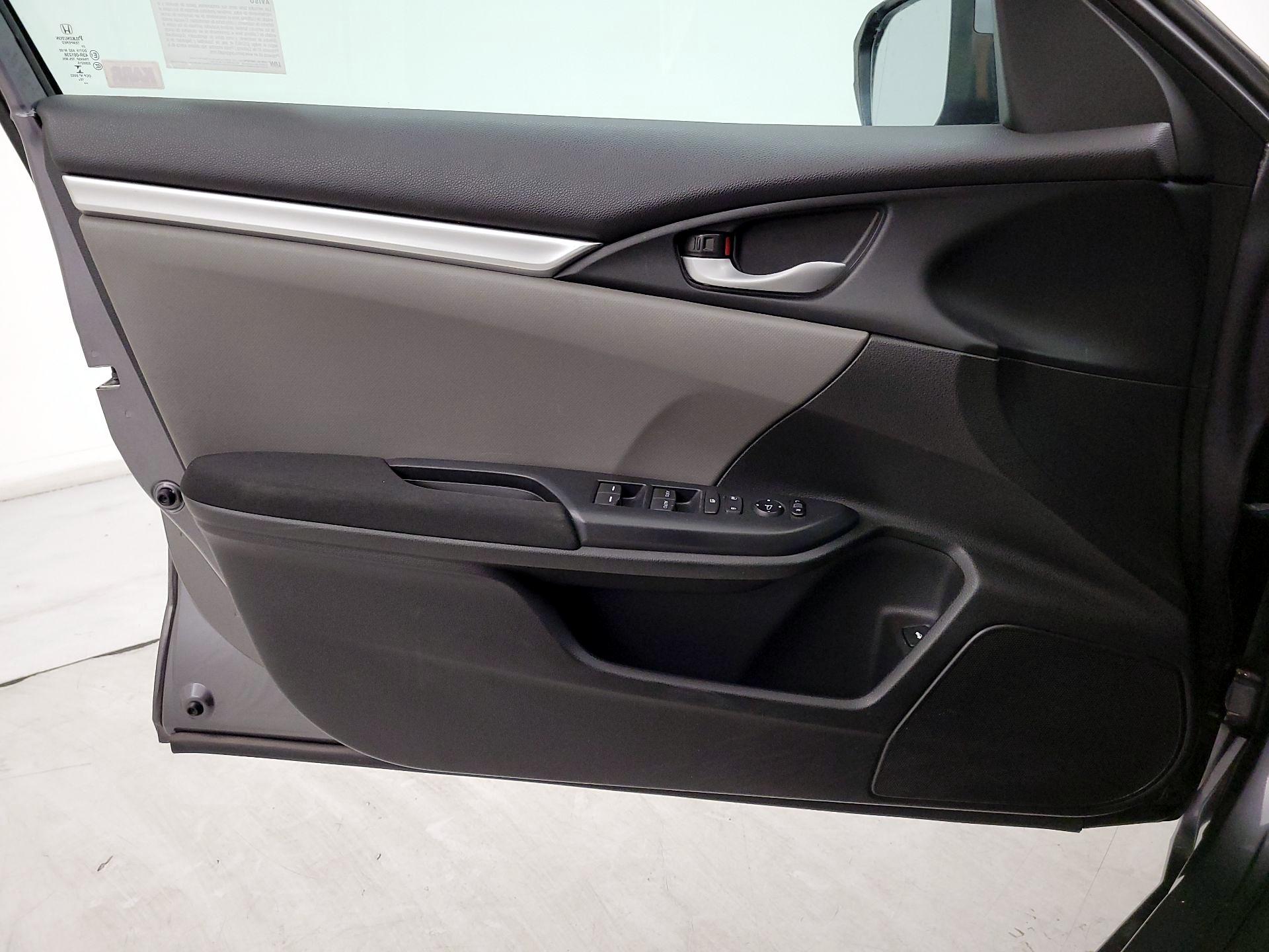 Thumbnail: 2016 Honda Civic - 12