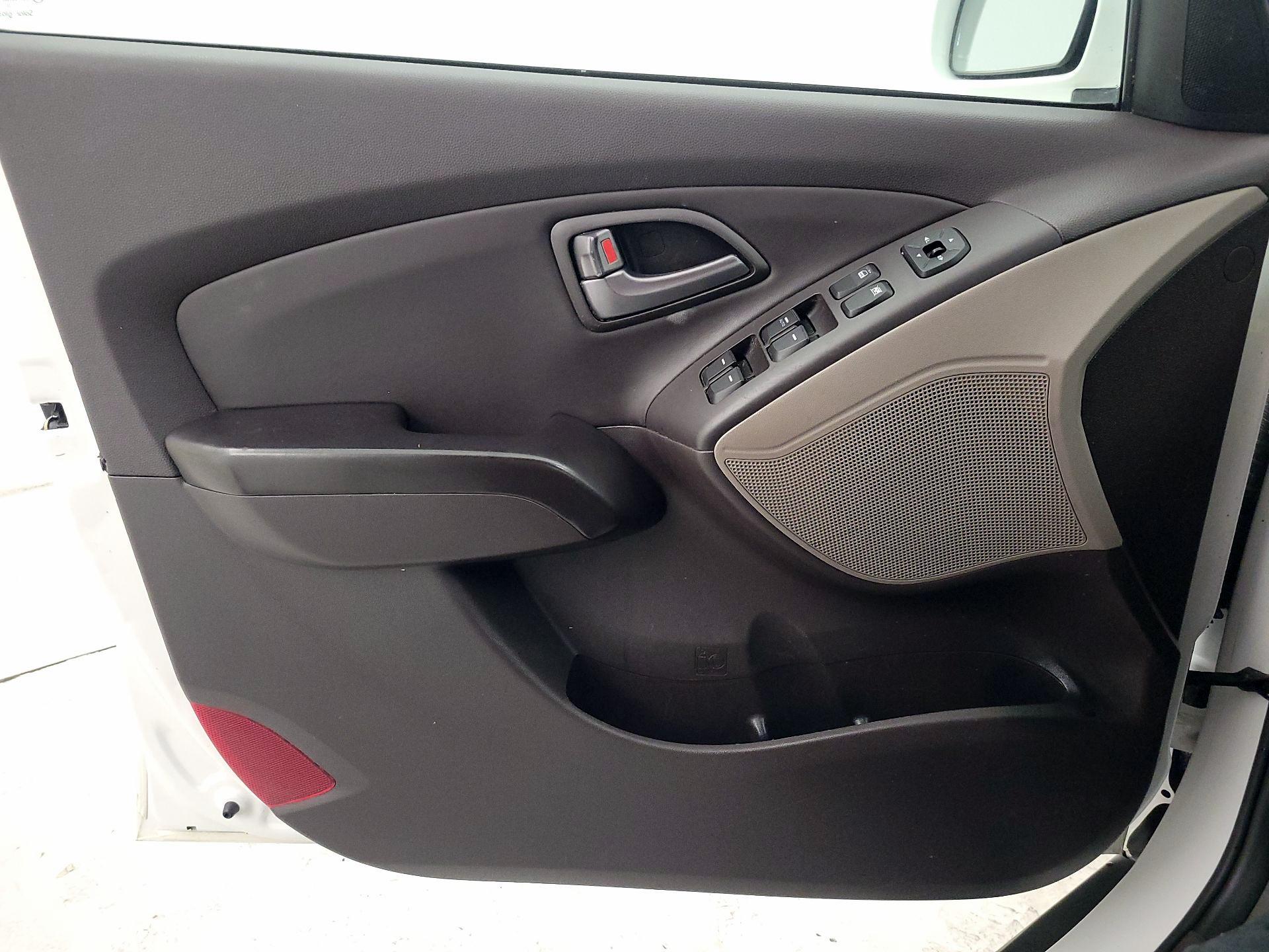 Thumbnail: 2014 Hyundai Tucson - 12