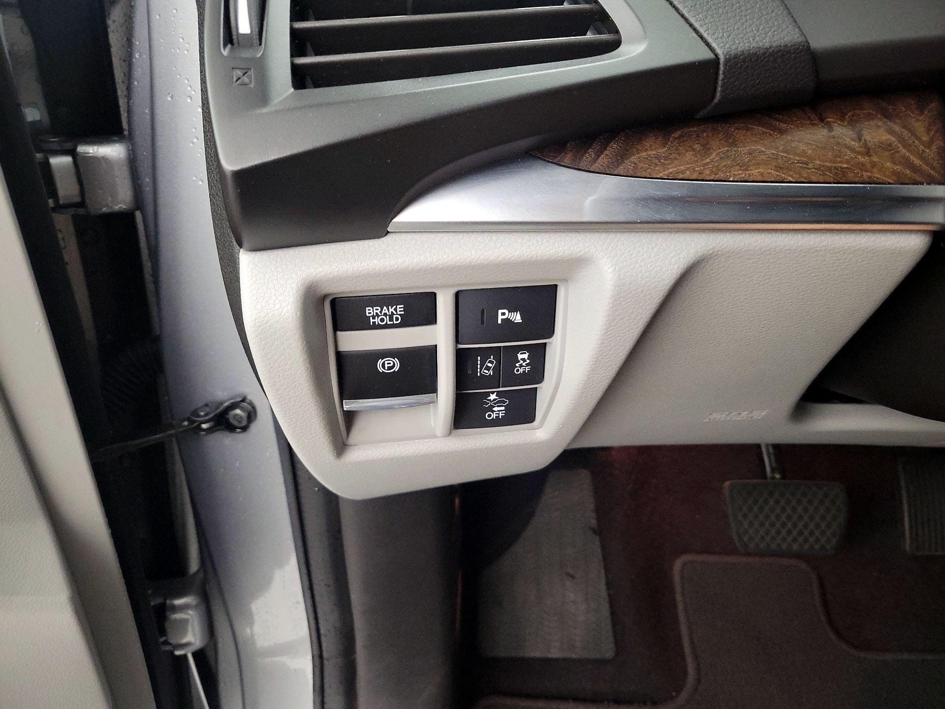 Thumbnail: 2019 Acura MDX - 13