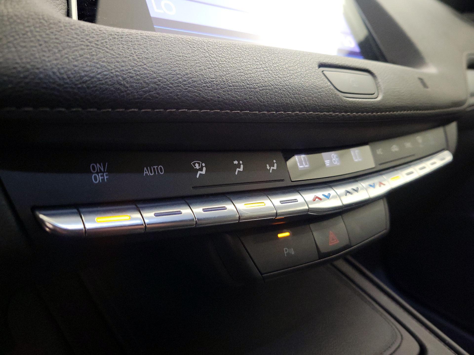 Thumbnail: 2019 Cadillac XT4 - 16