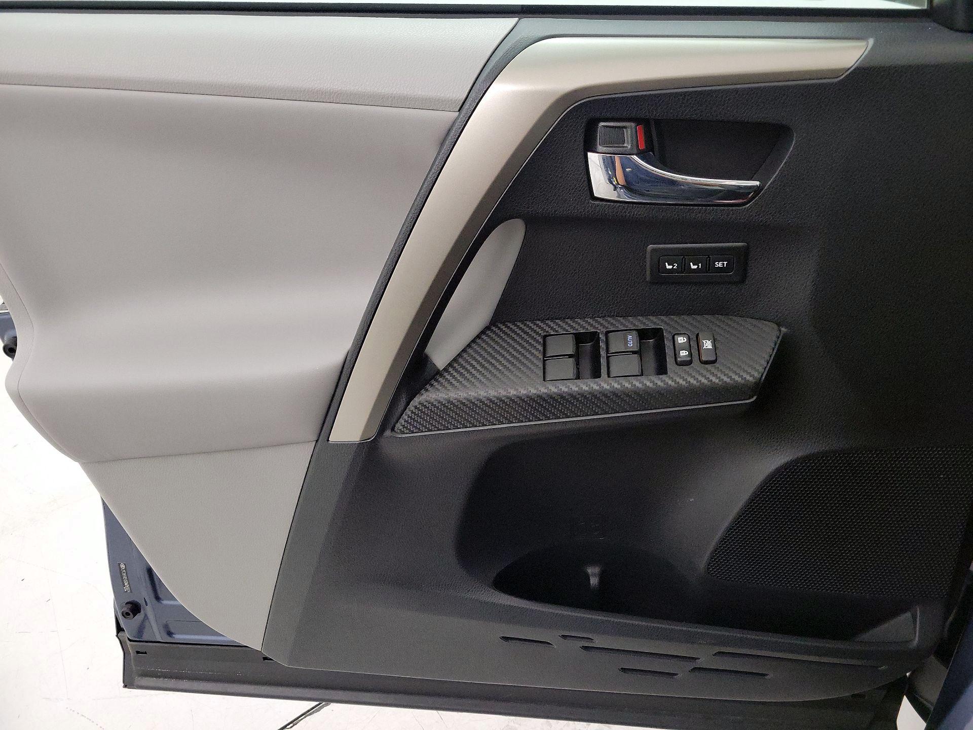 Thumbnail: 2013 Toyota RAV4 - 10