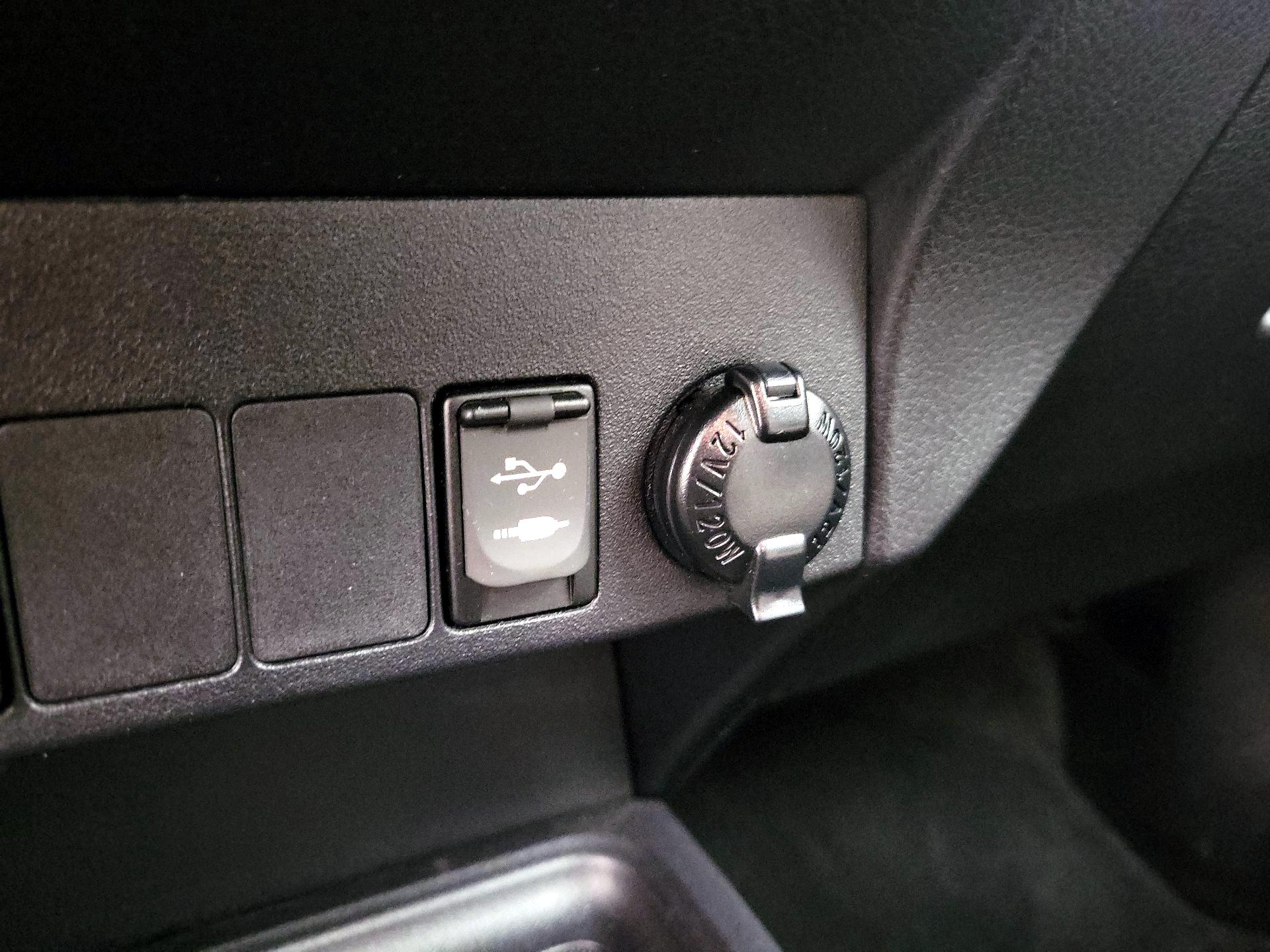 Thumbnail: 2013 Toyota RAV4 - 16