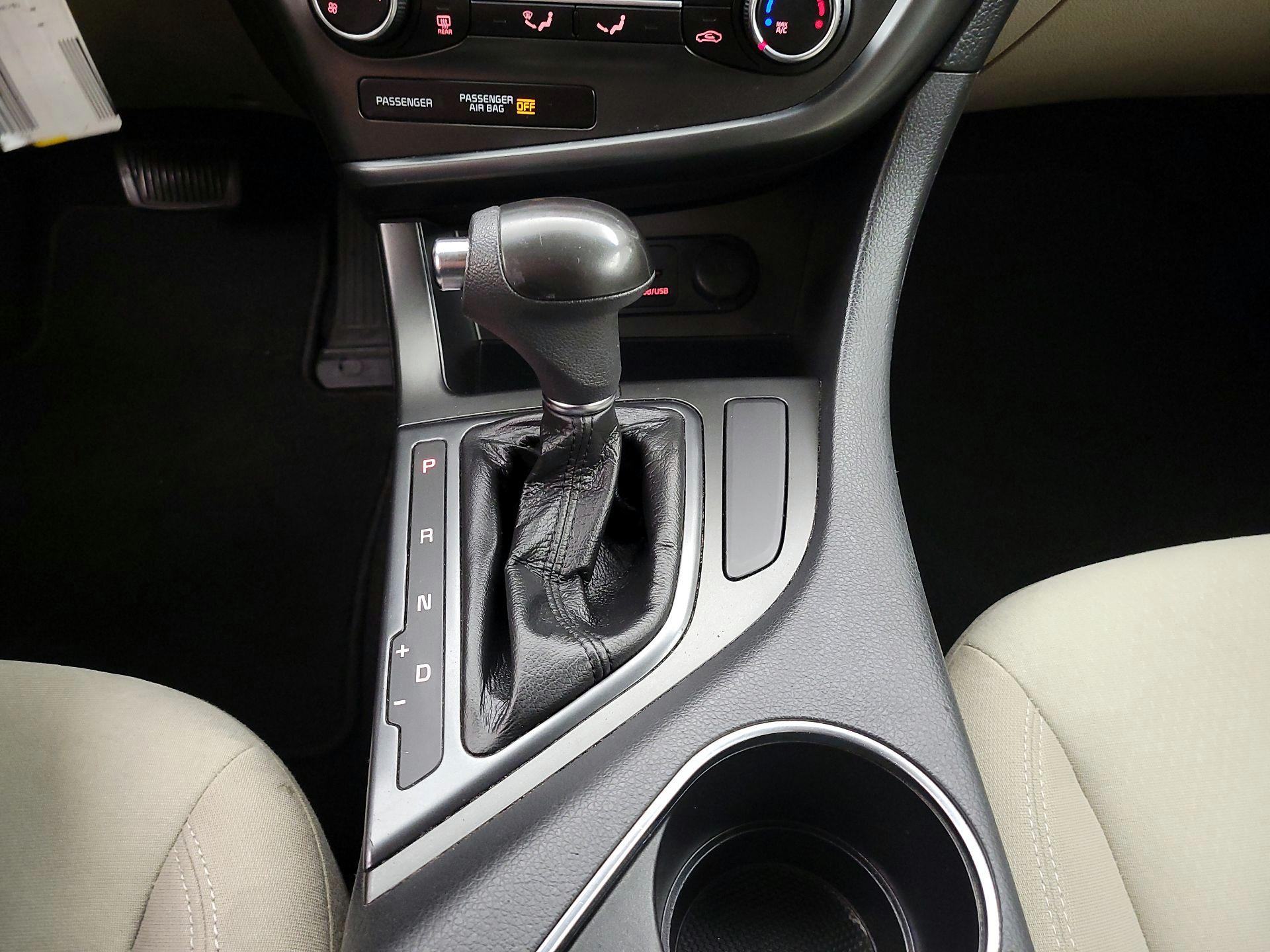Thumbnail: 2015 Kia Optima - 16