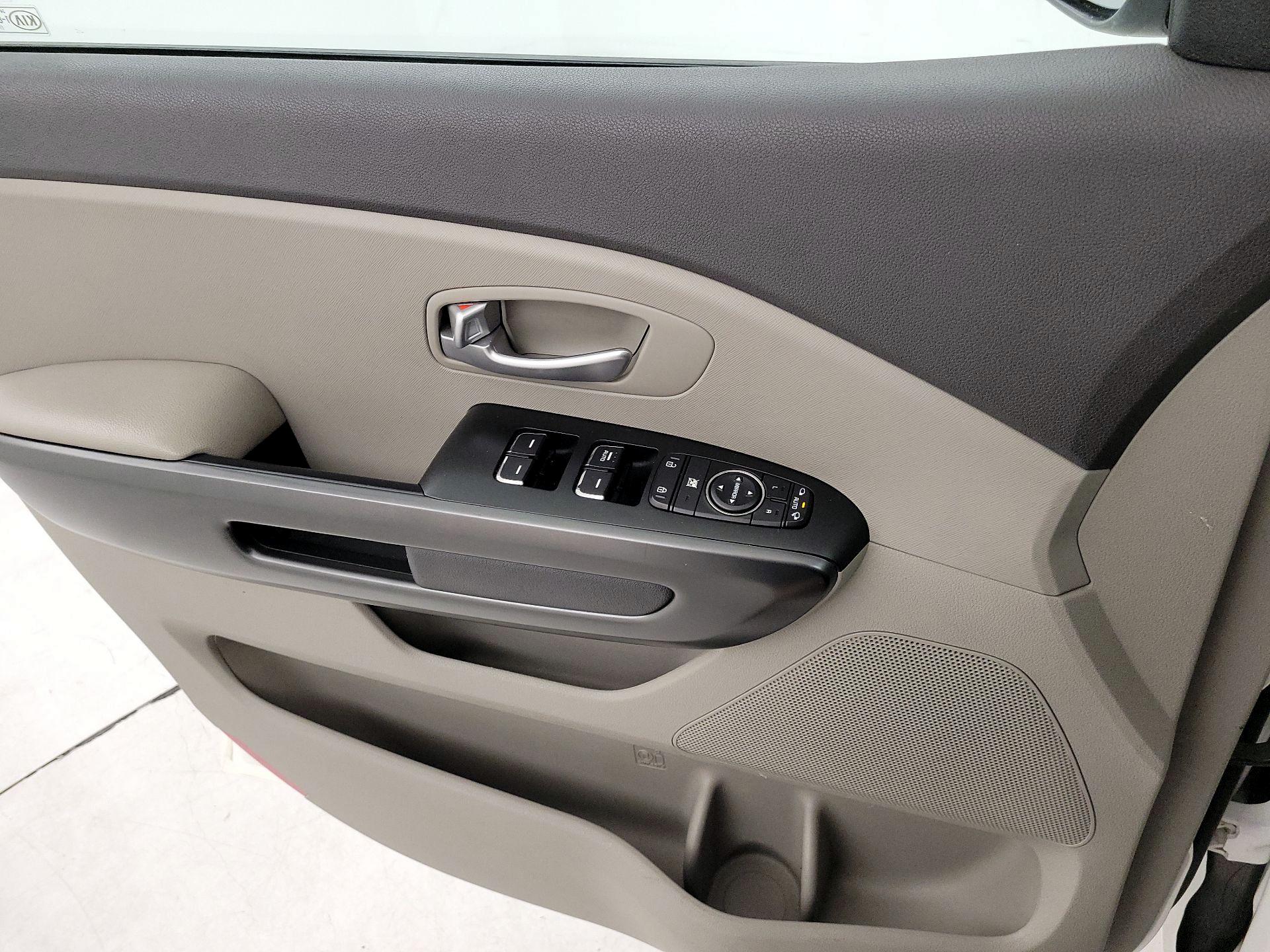 Thumbnail: 2017 Kia Sedona - 12