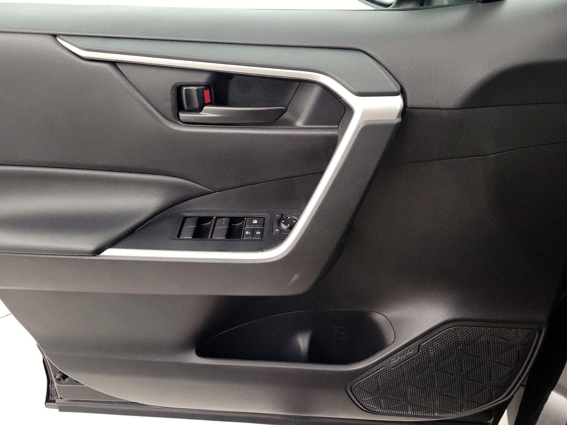 Thumbnail: 2022 Toyota RAV4 - 12