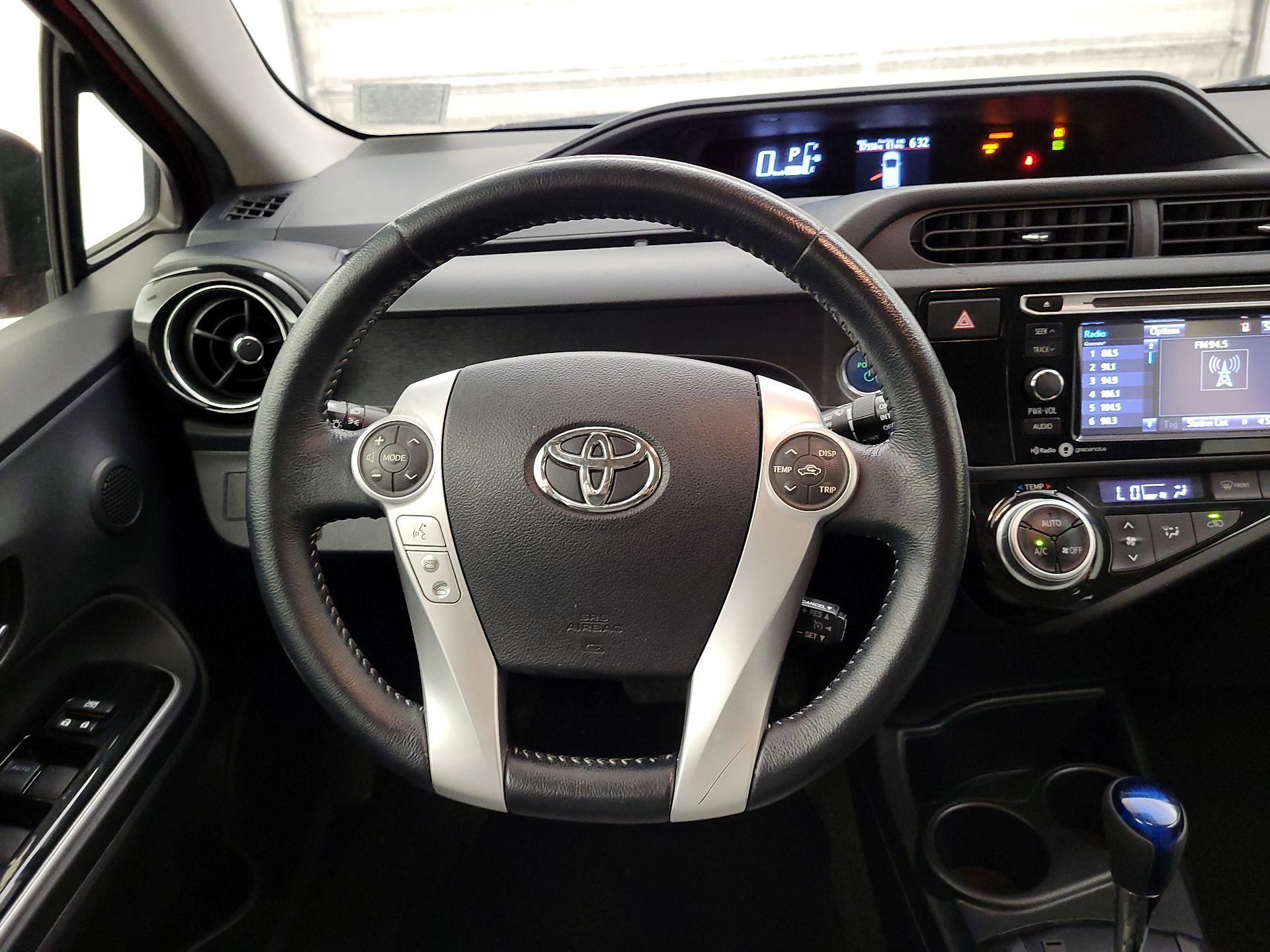 Thumbnail: 2015 Toyota Prius c - 10