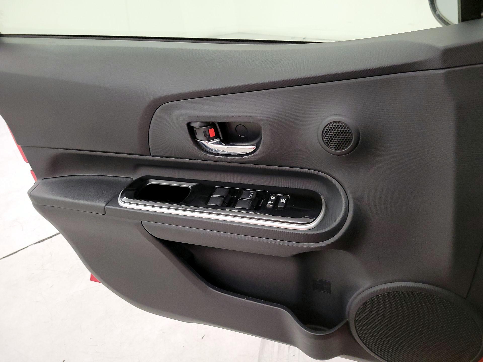 Thumbnail: 2015 Toyota Prius c - 12