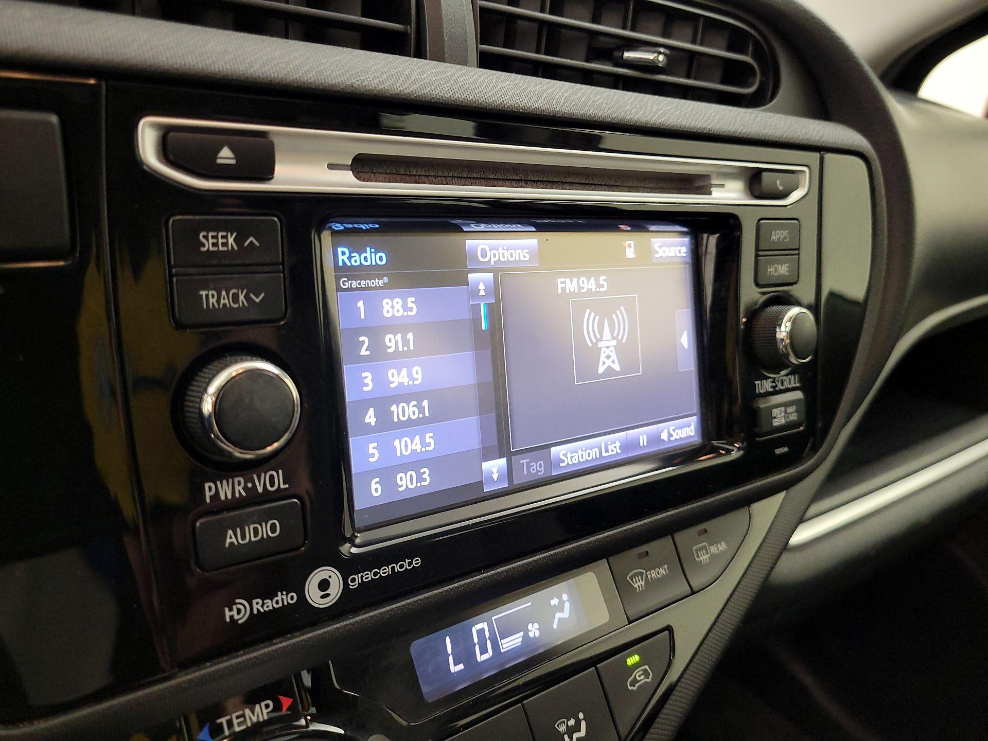 Thumbnail: 2015 Toyota Prius c - 14