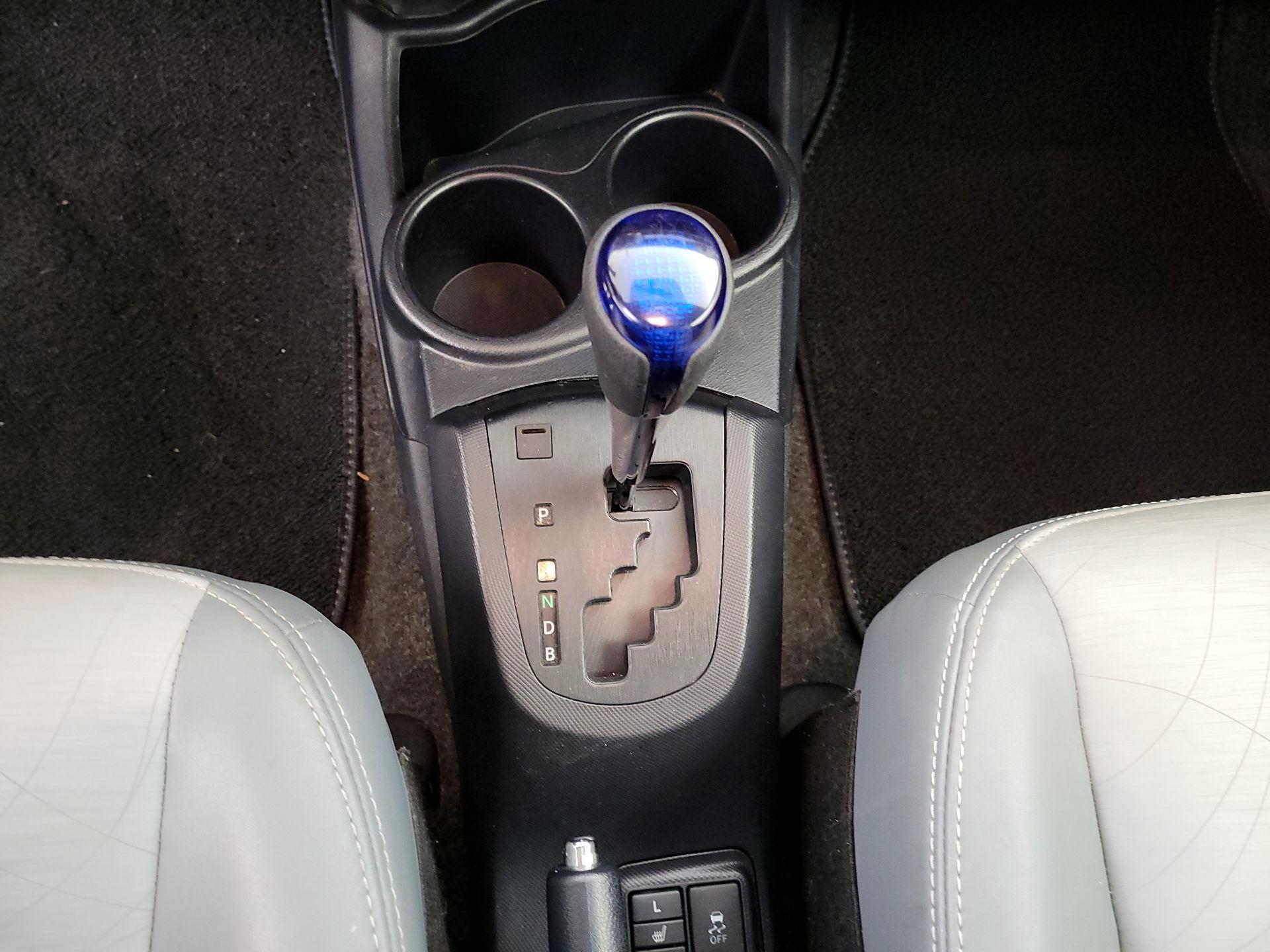 Thumbnail: 2015 Toyota Prius c - 16