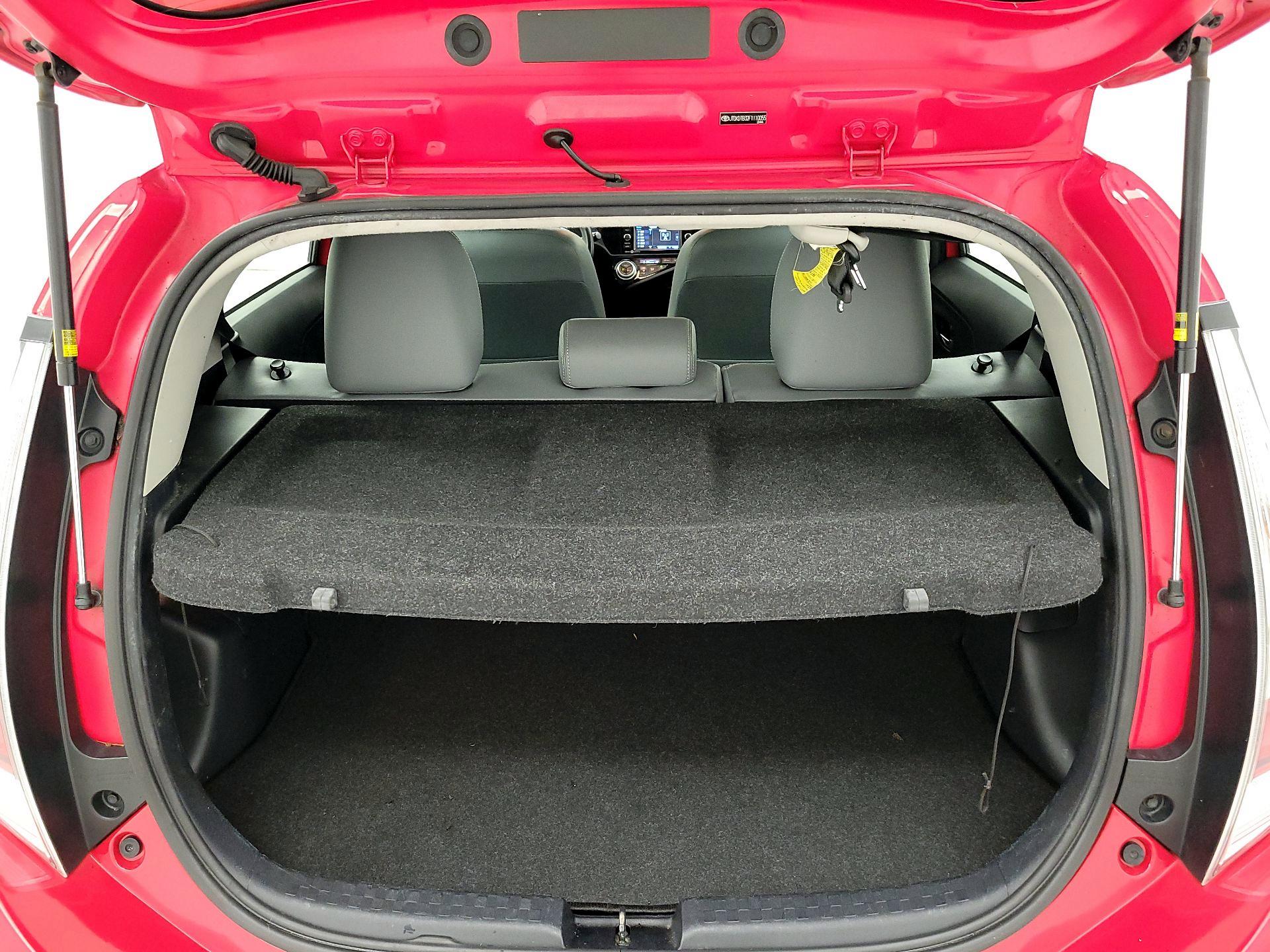 Thumbnail: 2015 Toyota Prius c - 18