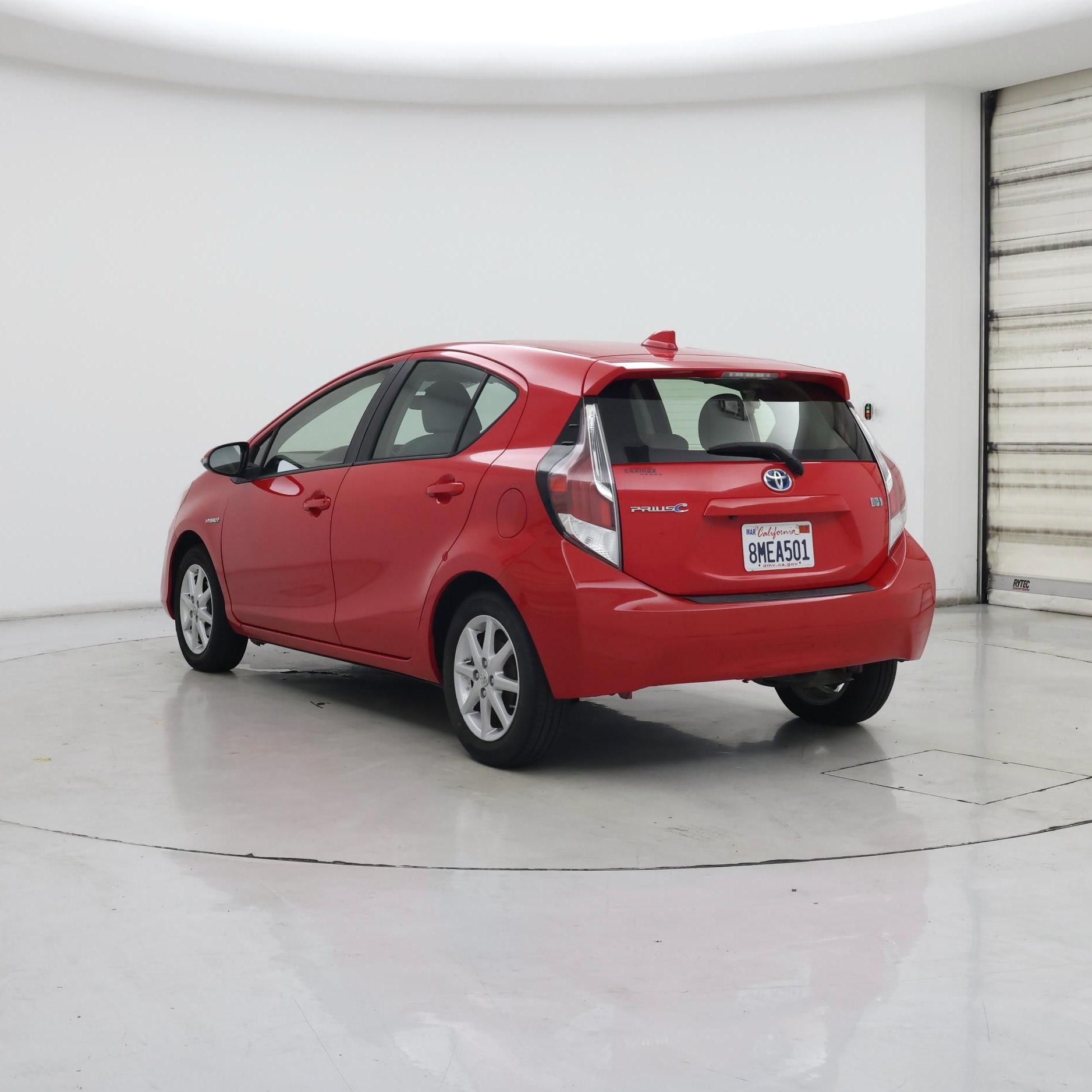 Thumbnail: 2015 Toyota Prius c - 2