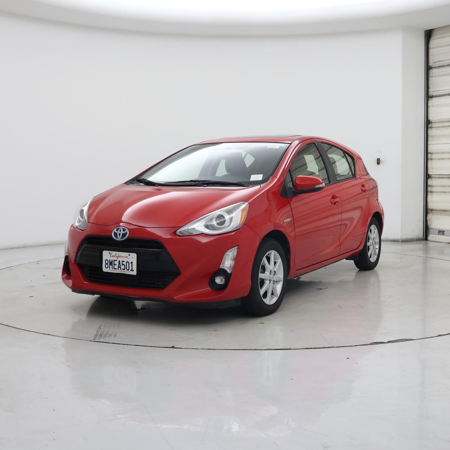 Thumbnail: 2015 Toyota Prius c - 4