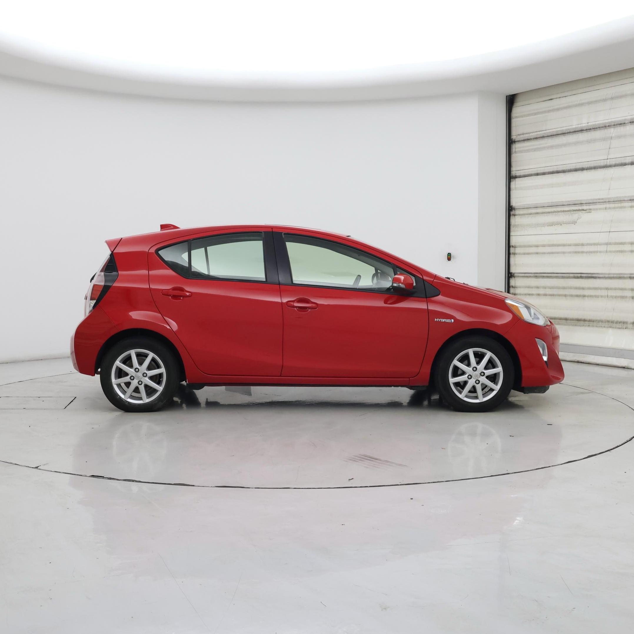 Thumbnail: 2015 Toyota Prius c - 7