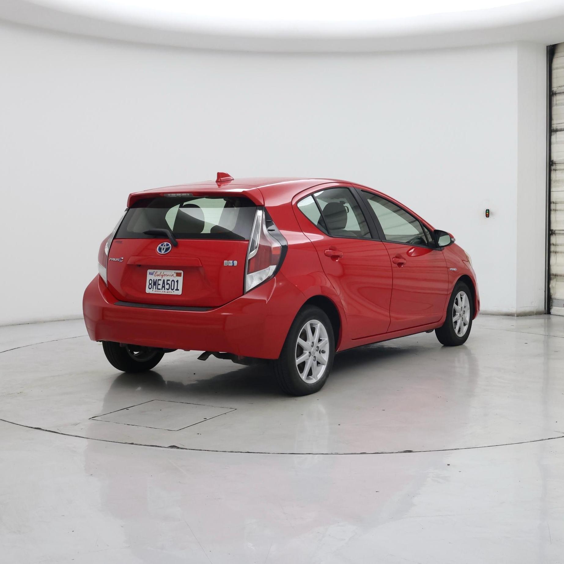 Thumbnail: 2015 Toyota Prius c - 8