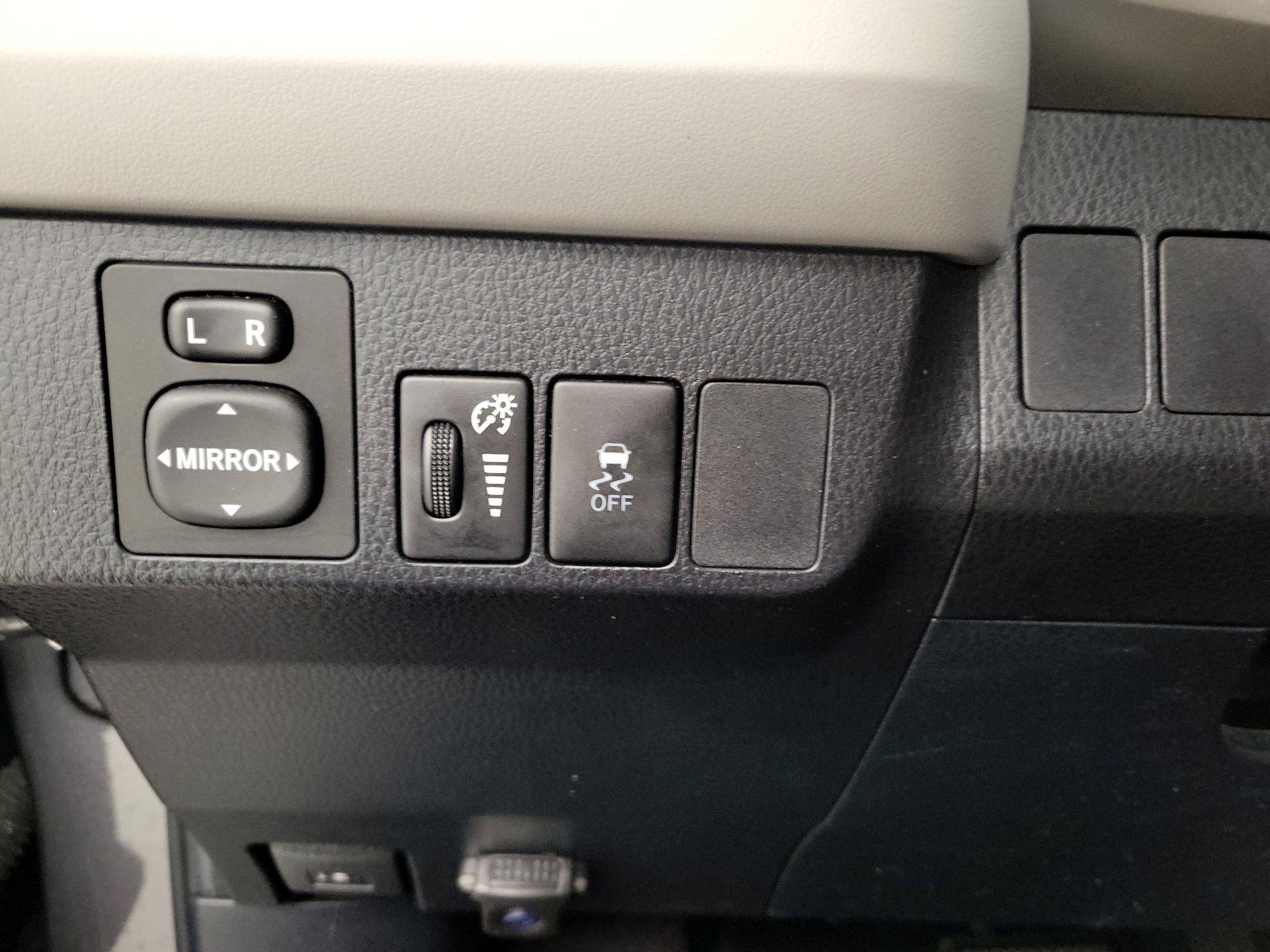 Thumbnail: 2015 Toyota RAV4 - 13