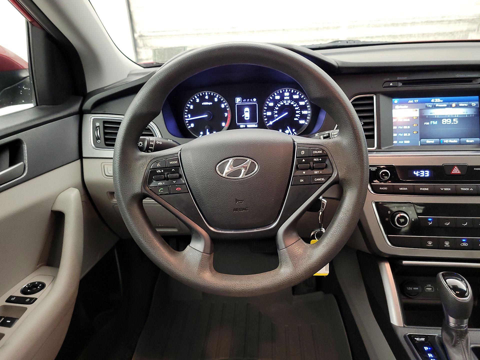 Thumbnail: 2016 Hyundai Sonata - 10