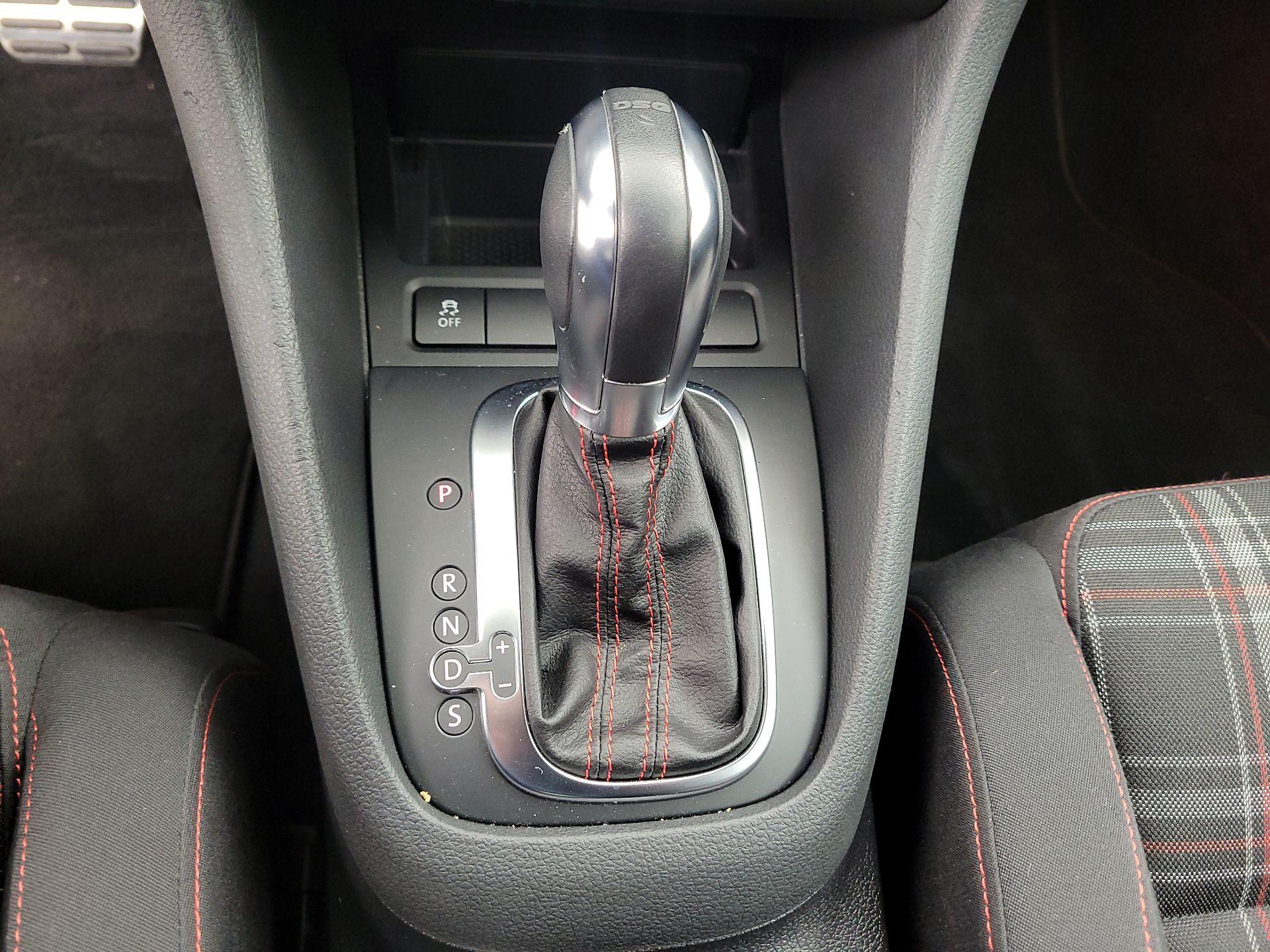 Thumbnail: 2013 Volkswagen Golf - 15