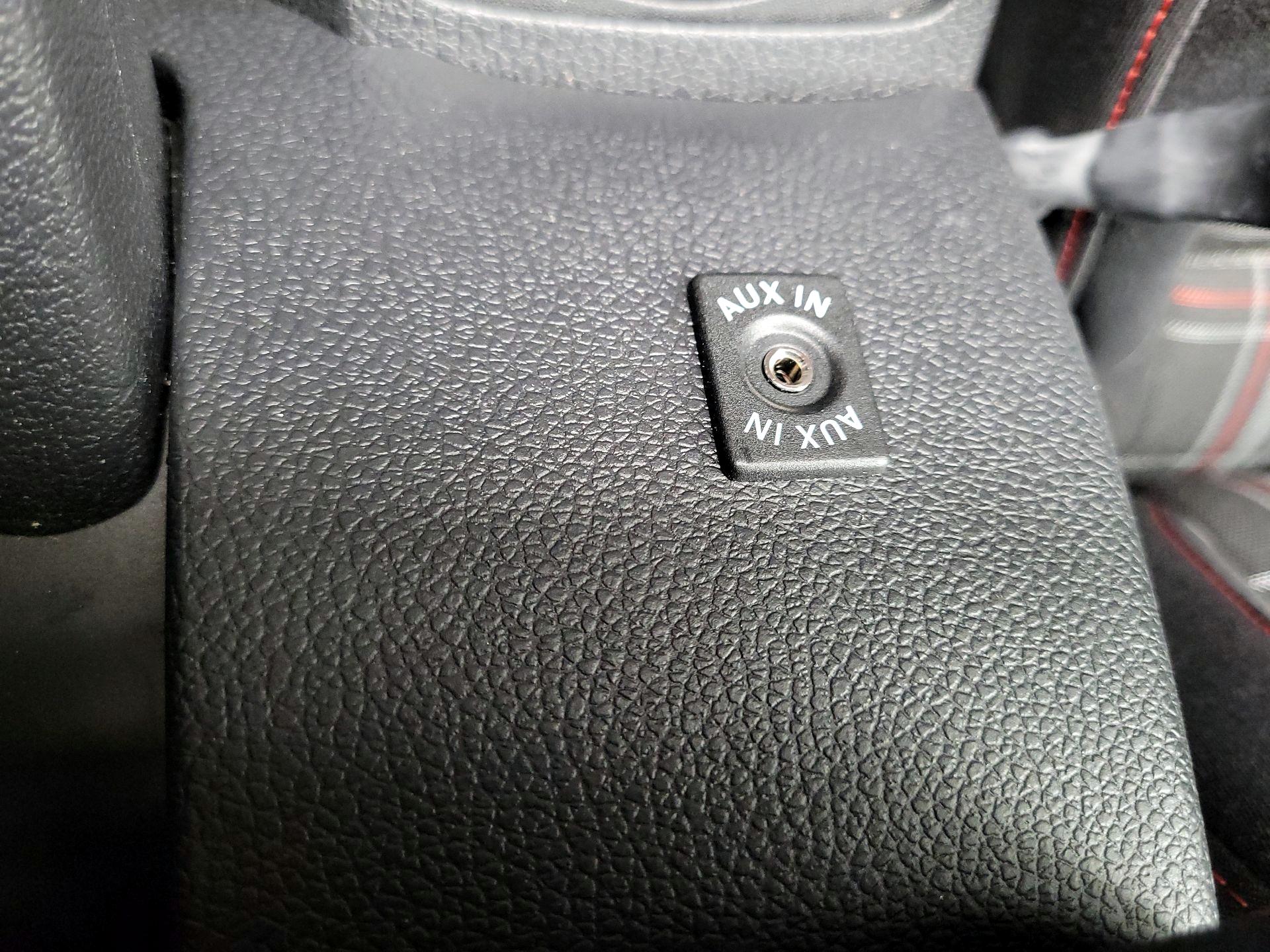 Thumbnail: 2013 Volkswagen Golf - 16