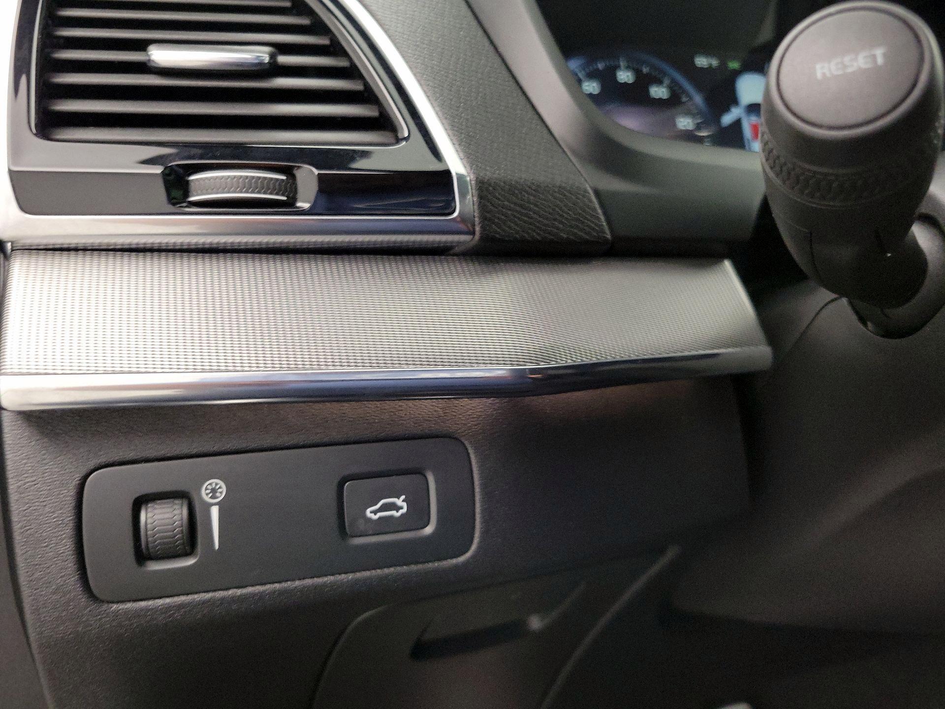 Thumbnail: 2016 Volvo XC90 - 13