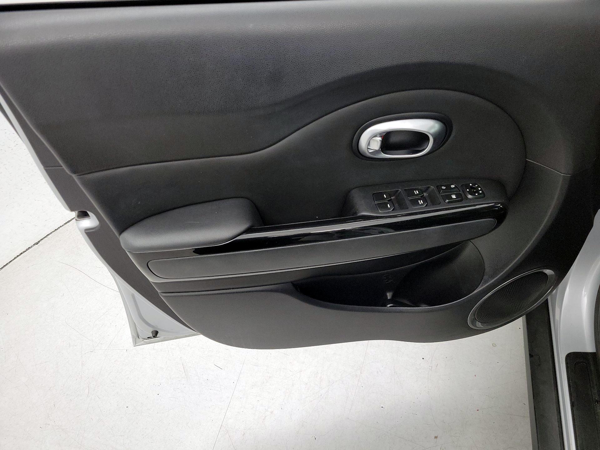 Thumbnail: 2016 Kia Soul - 12