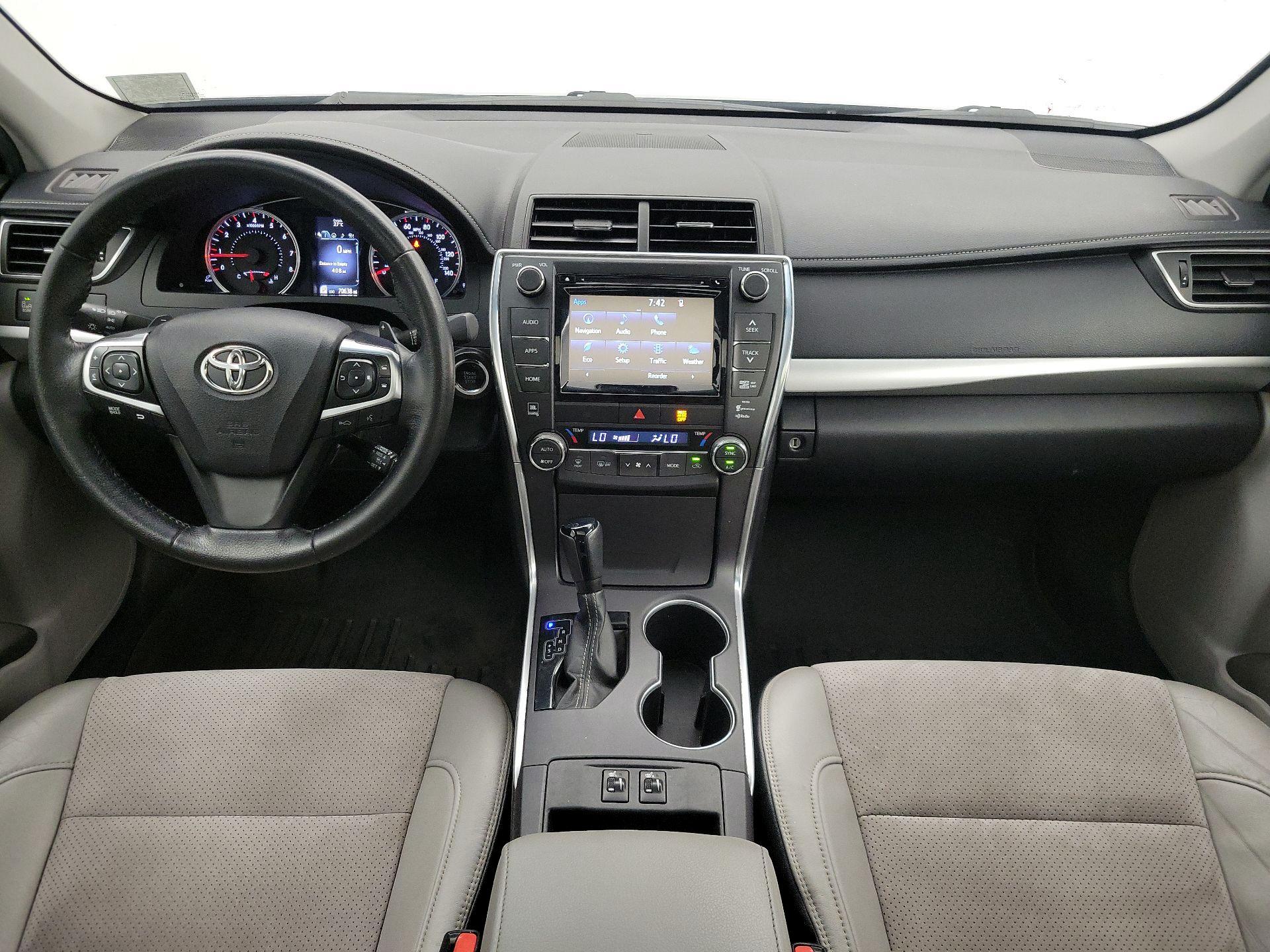 Thumbnail: 2015 Toyota Camry - 9