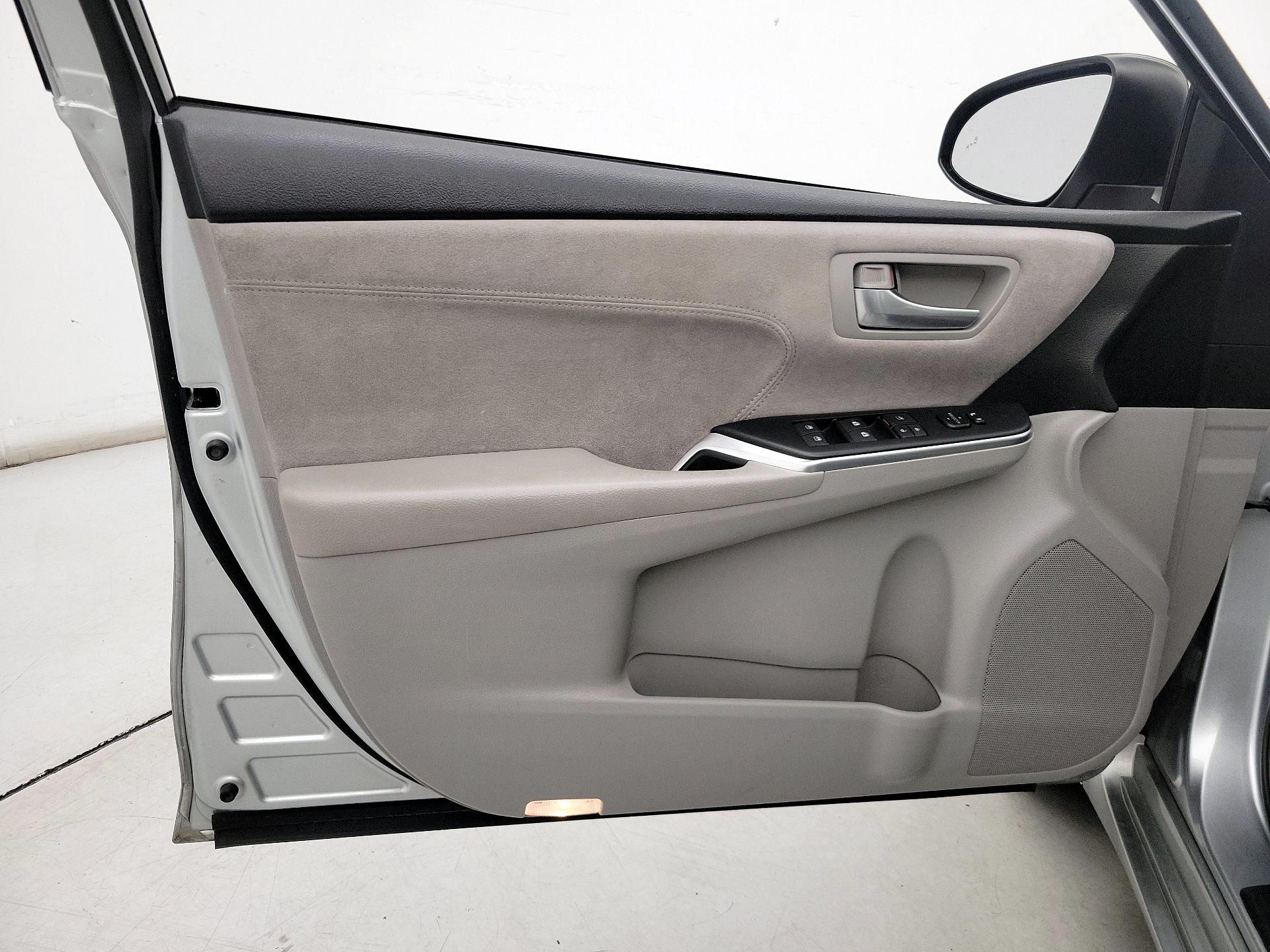 Thumbnail: 2015 Toyota Camry - 12