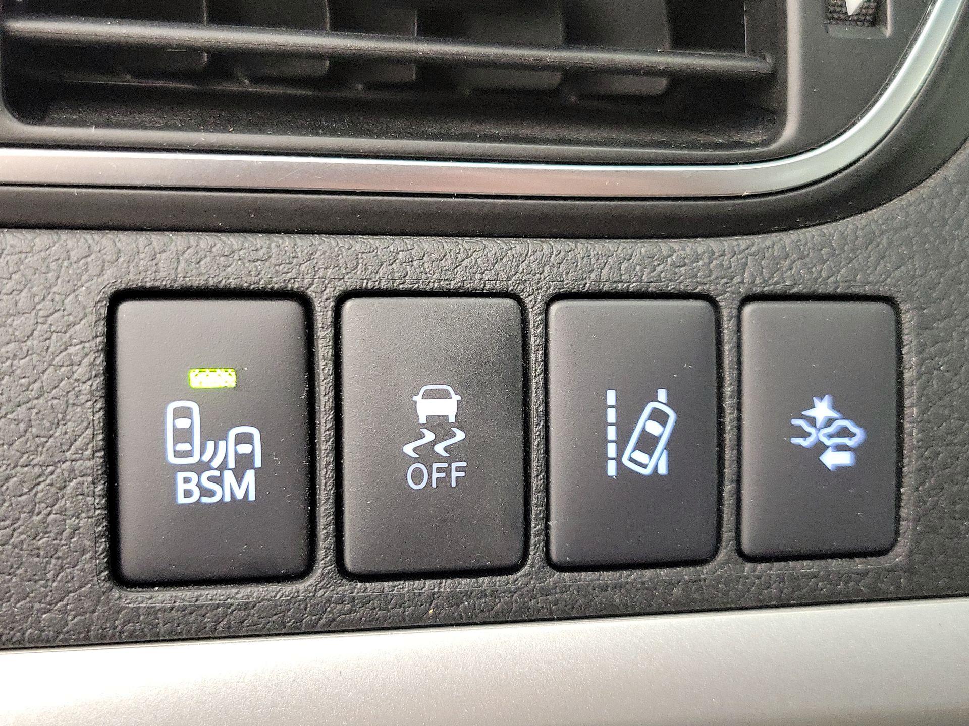 Thumbnail: 2015 Toyota Camry - 13
