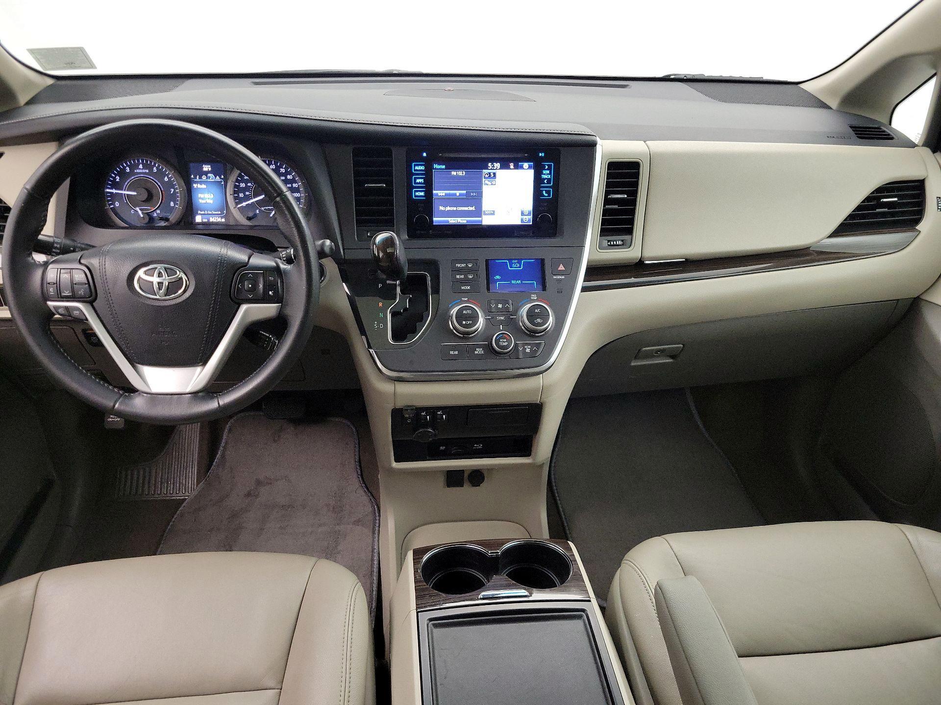 Thumbnail: 2017 Toyota Sienna - 9
